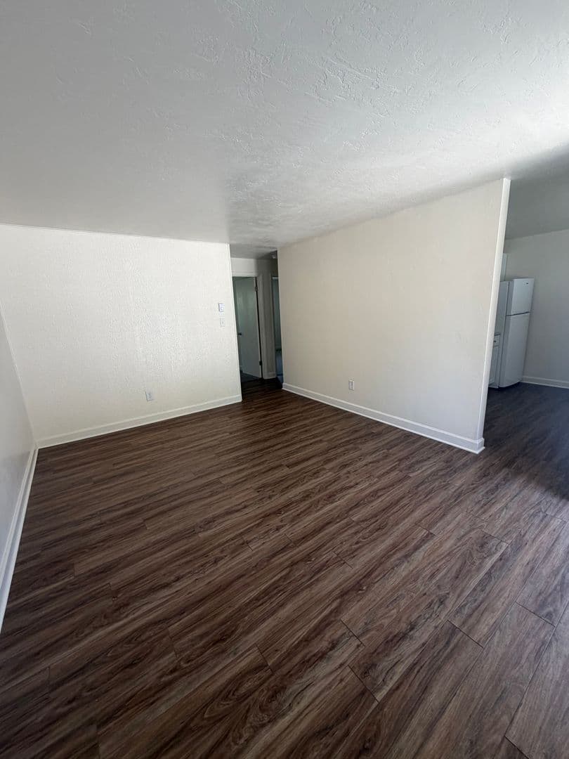 25 E Third Ave 3 of 12