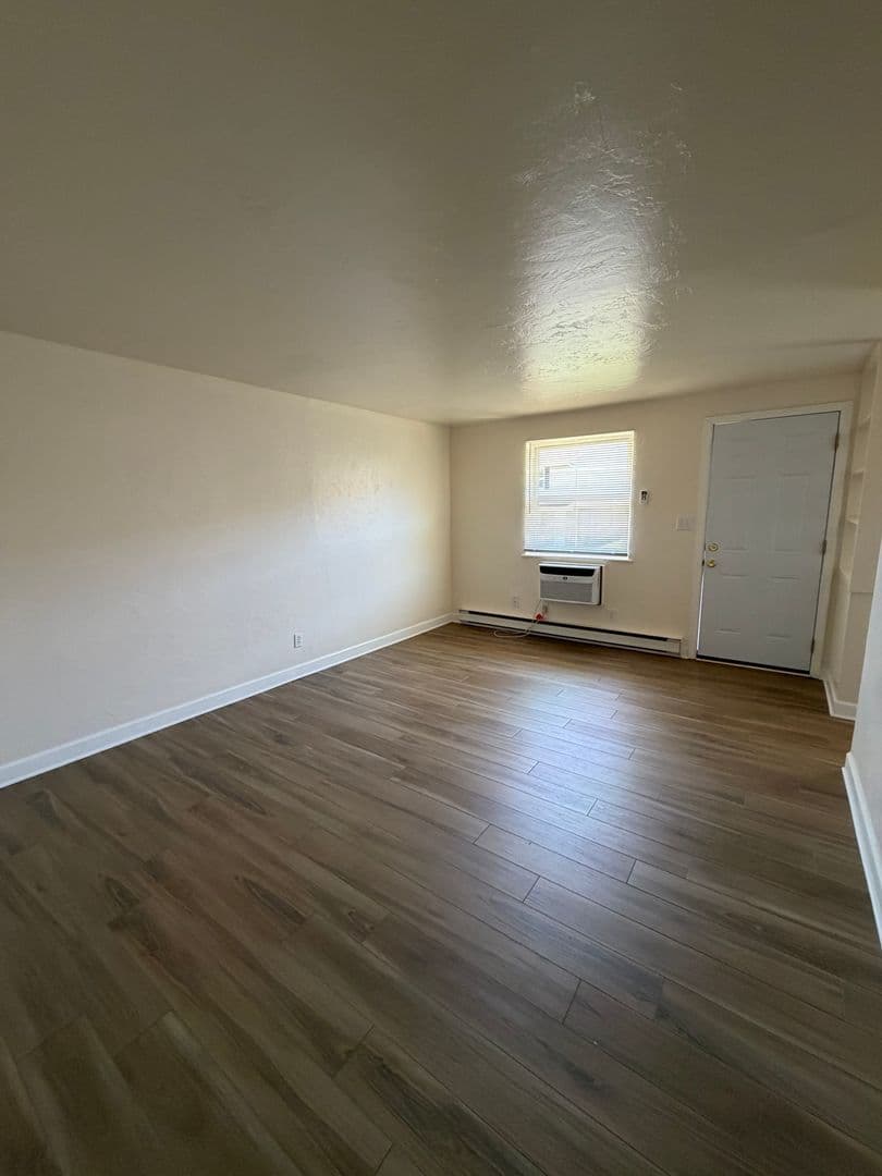 25 E Third Ave 3 of 12