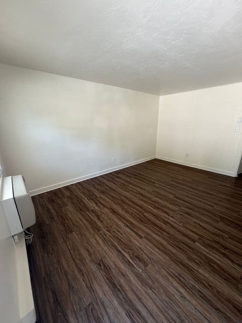 25 E Third Ave 2 of 12
