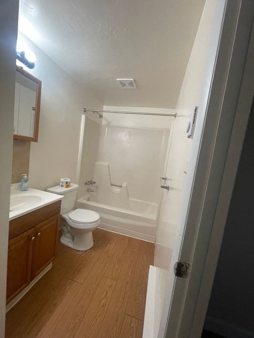 25 E Third Ave 7 of 11
