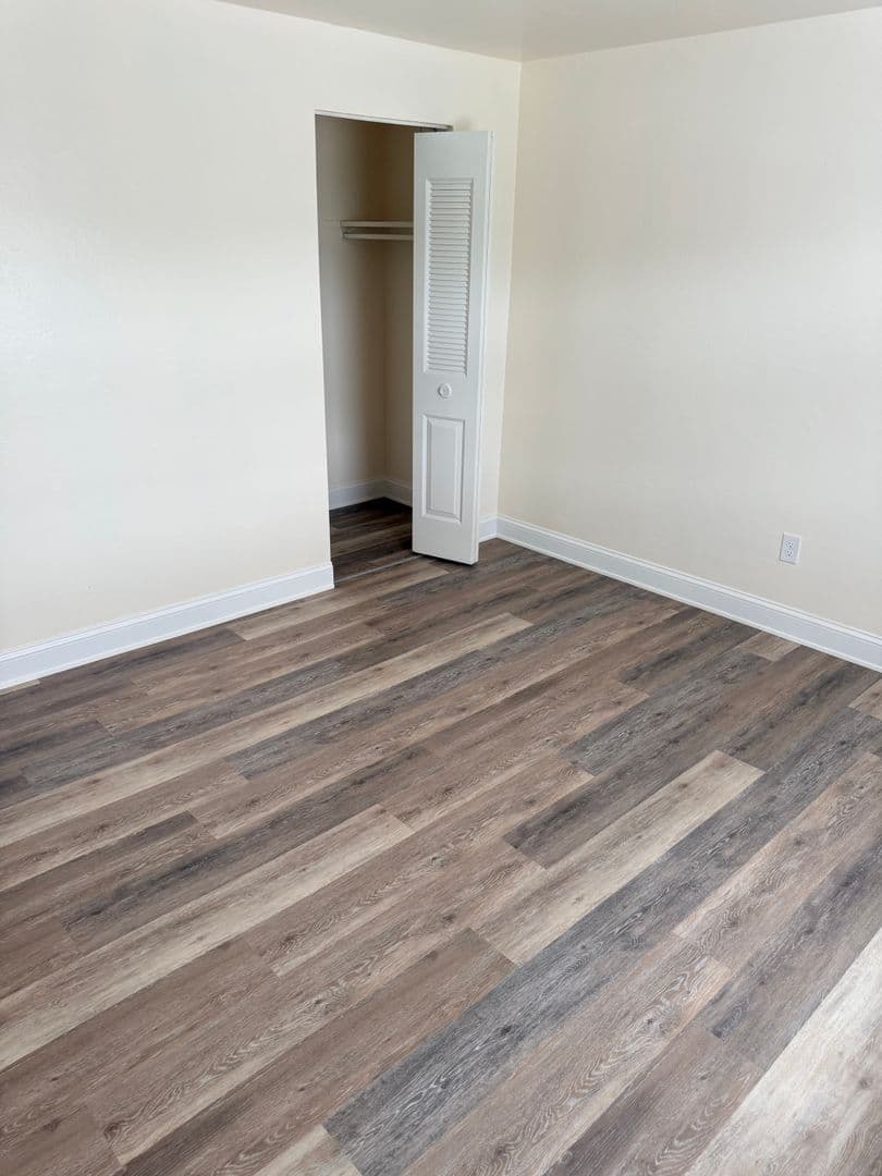 25 E Third Ave 8 of 13