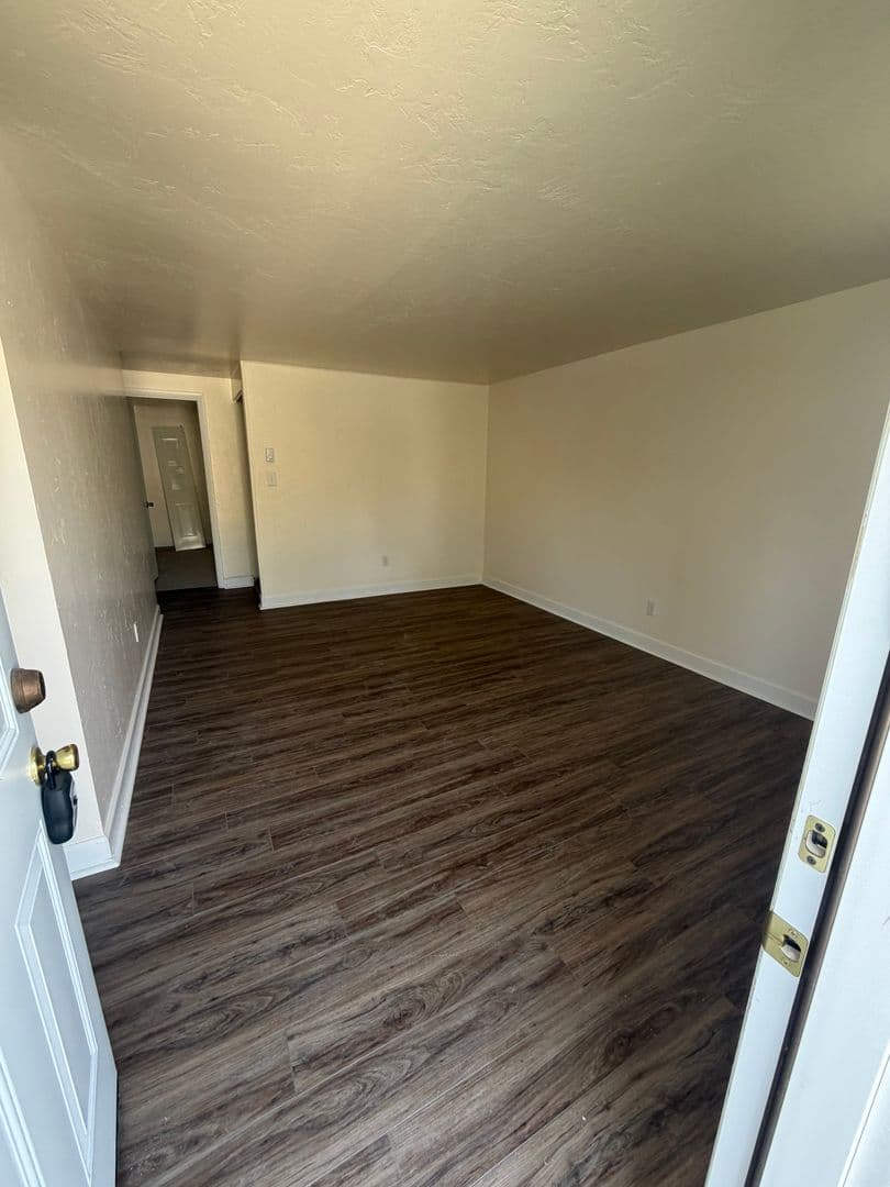 25 E Third Ave 2 of 11