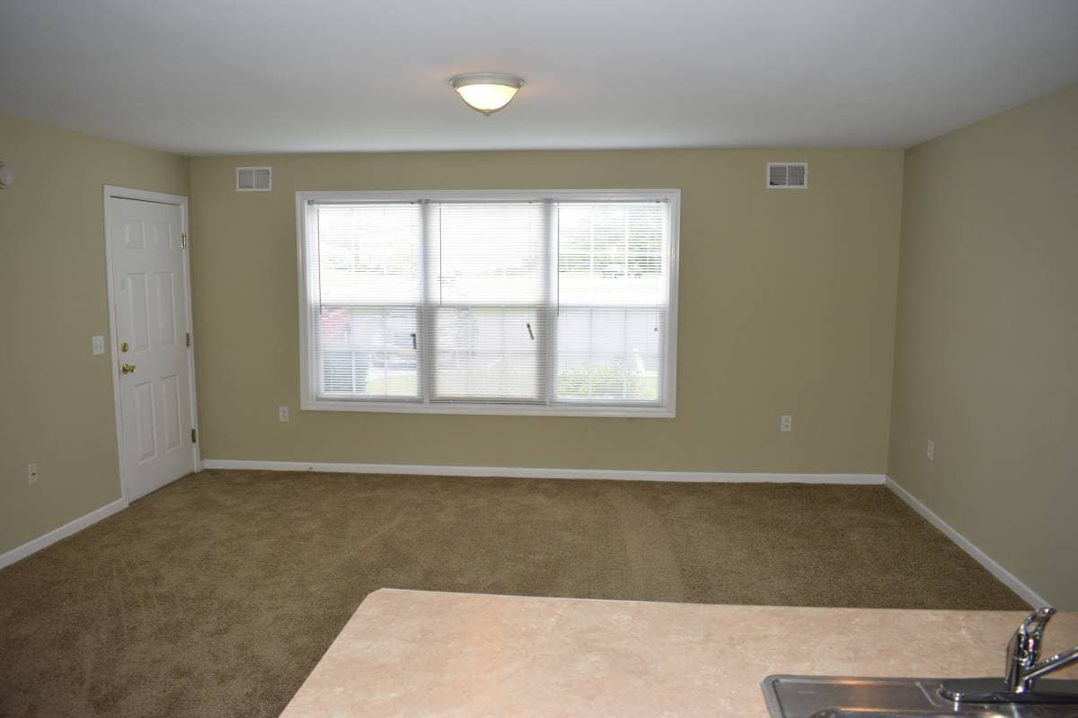Clover Crossing Apartments 14 of 16