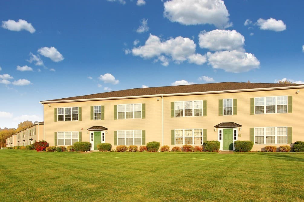 Clover Crossing Apartments 1 of 8
