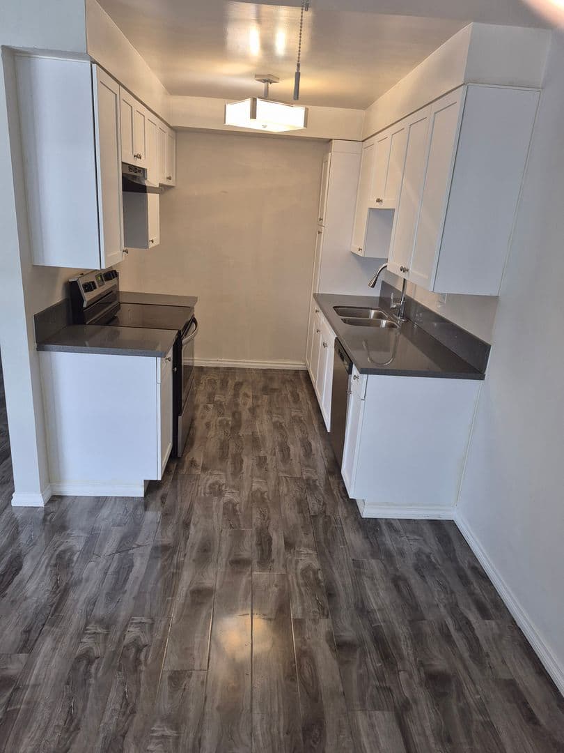 Premier Apartments - 12311 5 of 9