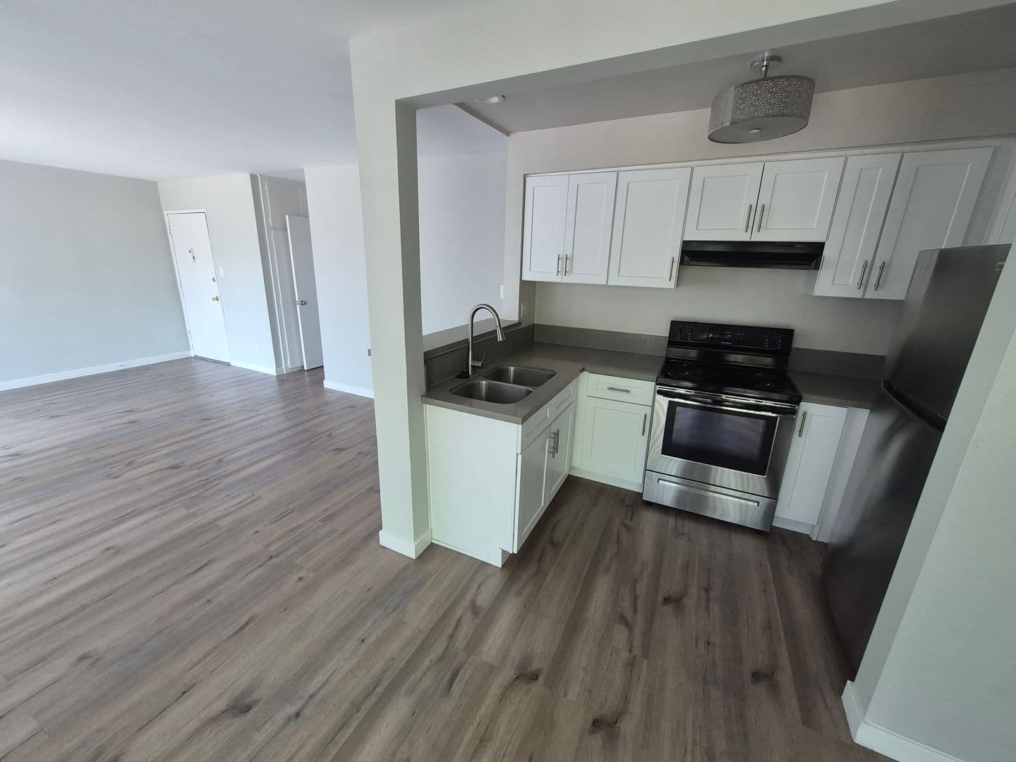 Premier Apartments - 12311 9 of 13