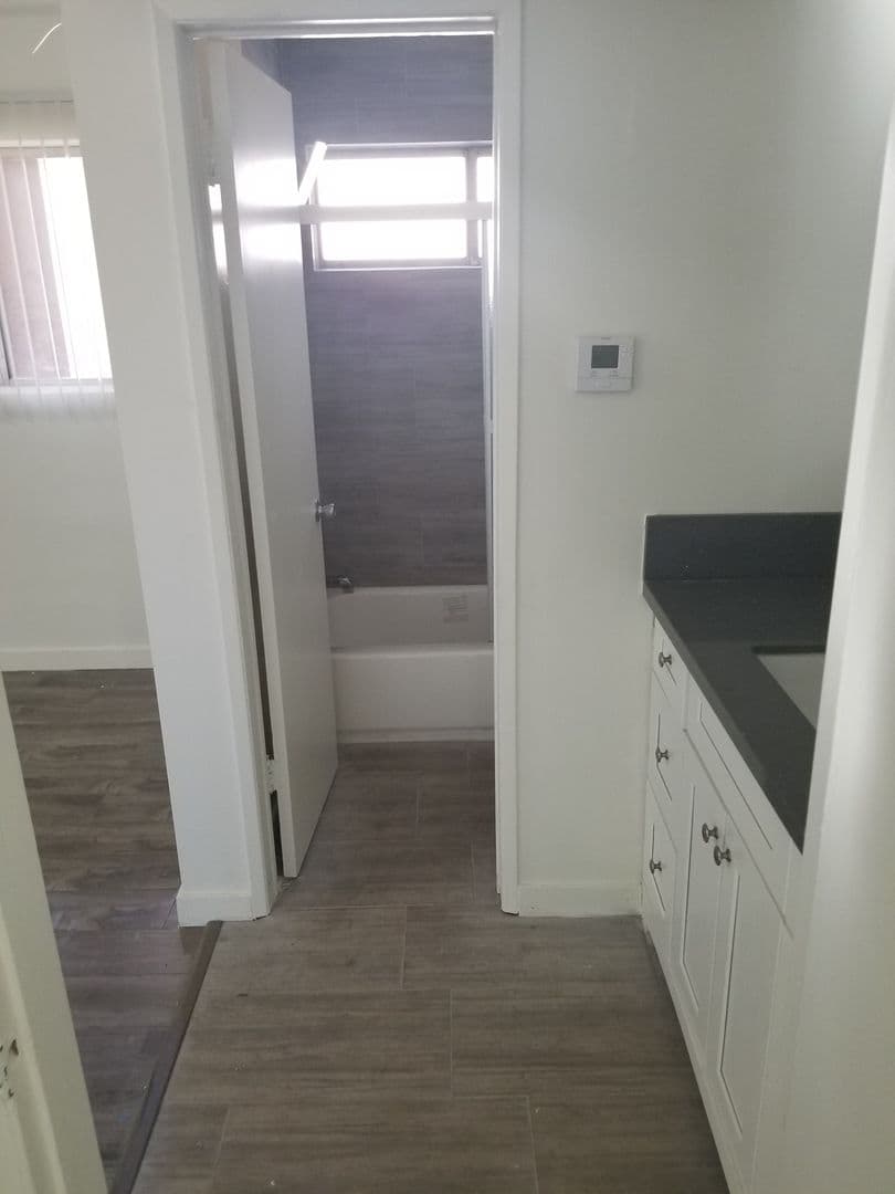 Premier Apartments - 12311 5 of 13
