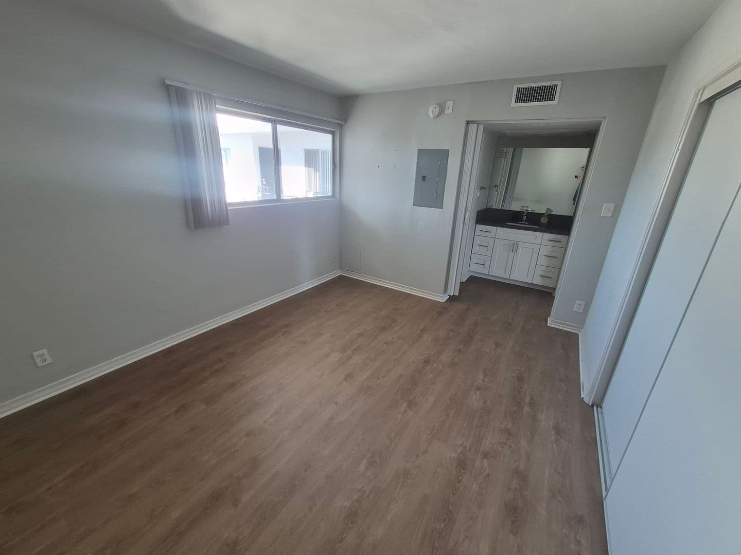 Premier Apartments - 12311 9 of 10