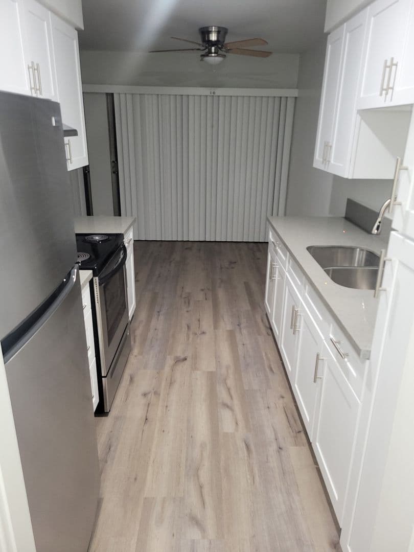 Premier Apartments - 12311 6 of 11