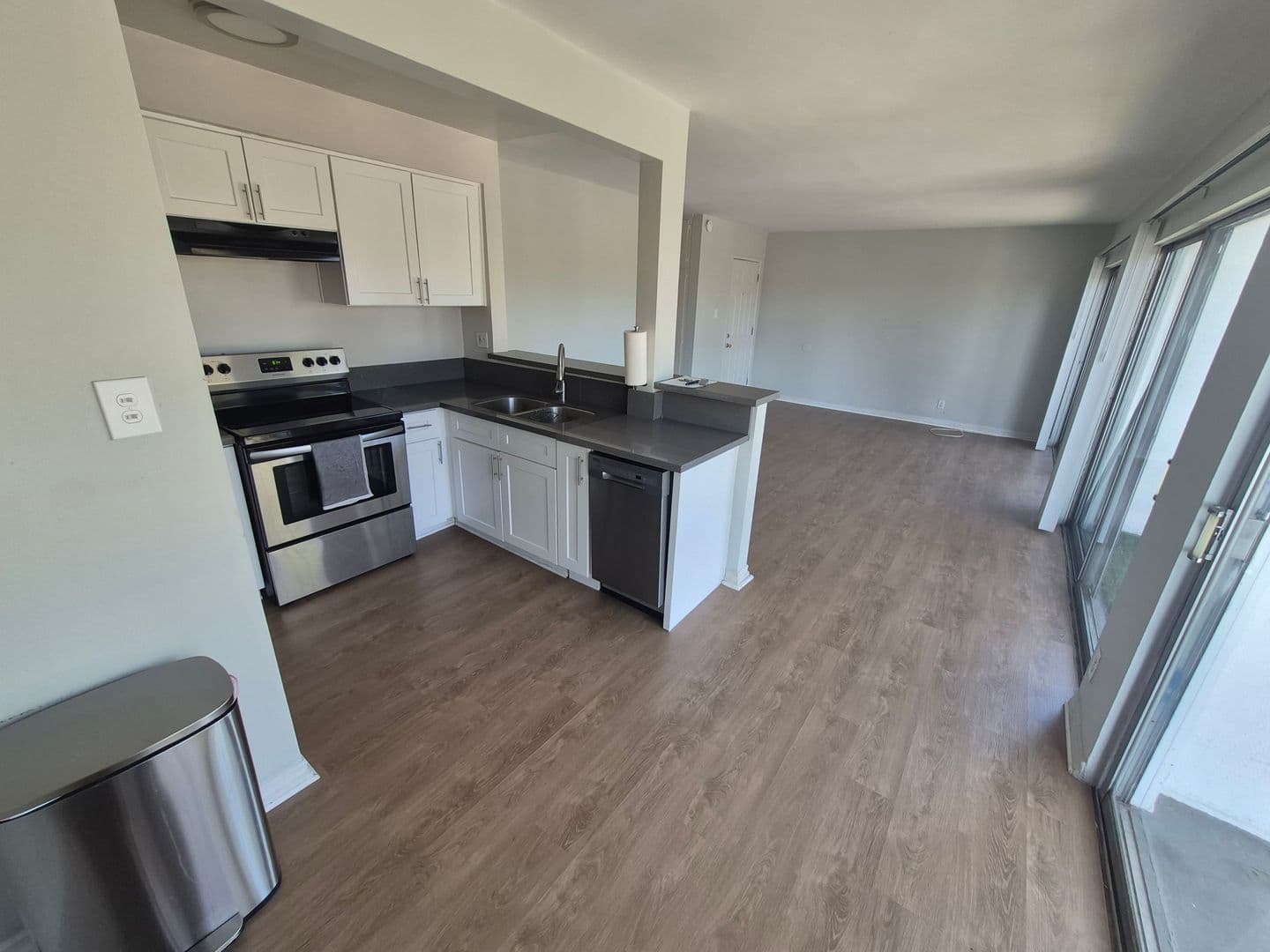Premier Apartments - 12311 7 of 10