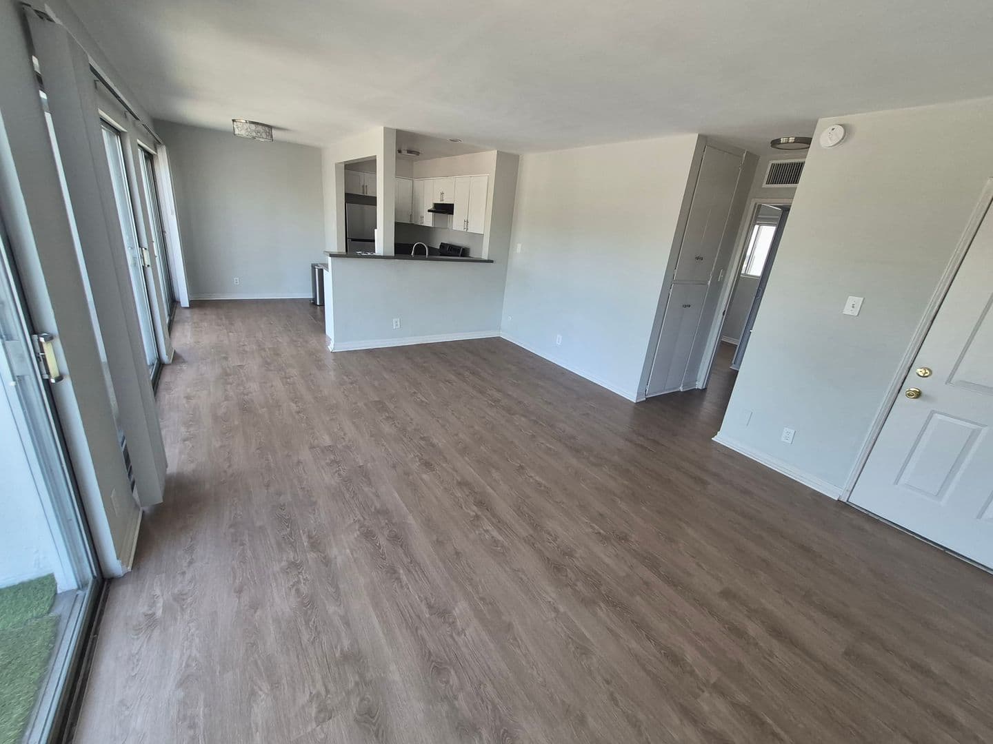 Premier Apartments - 12311 8 of 10