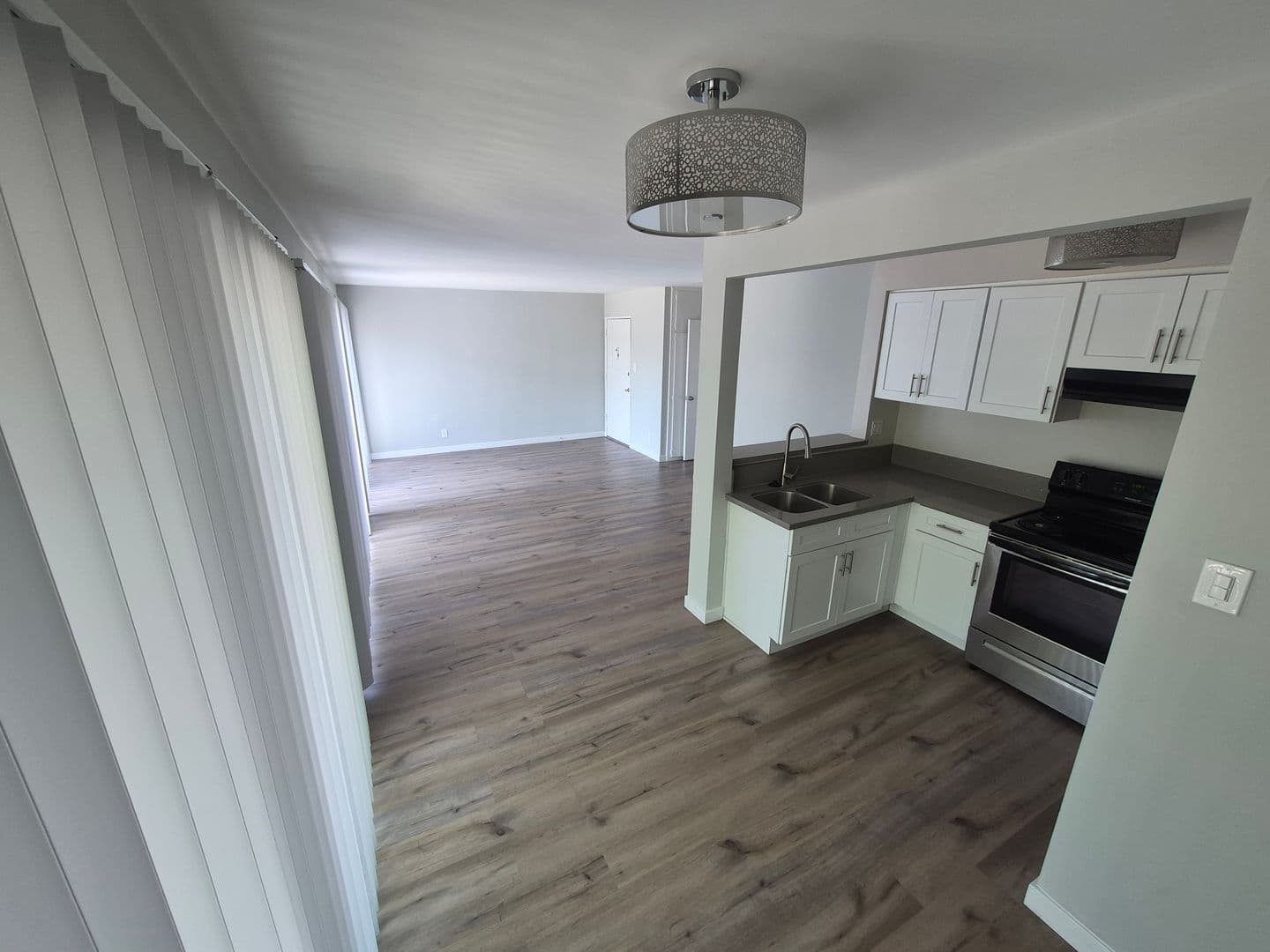 Premier Apartments - 12311 7 of 13