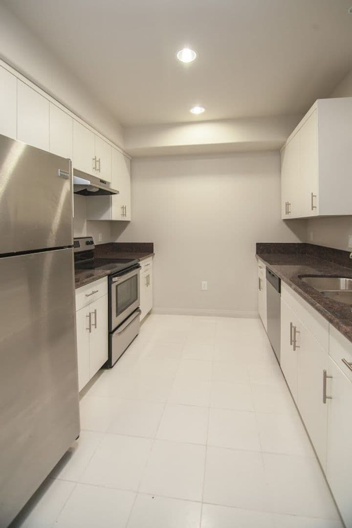 Sherman Oaks Place LLC 10 of 13