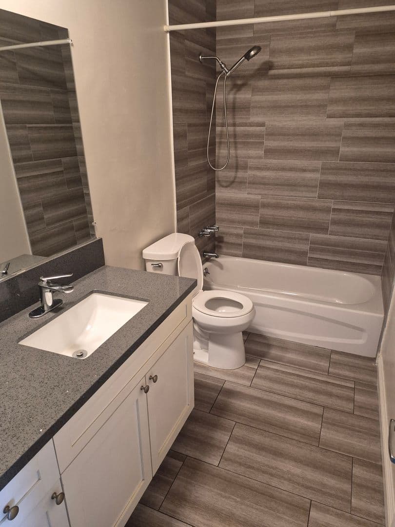 Premier Apartments - 12311 7 of 9