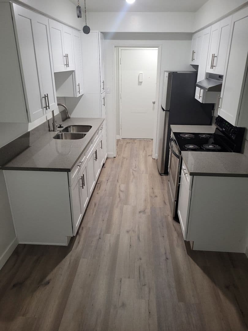 Premier Apartments - 12311 5 of 11