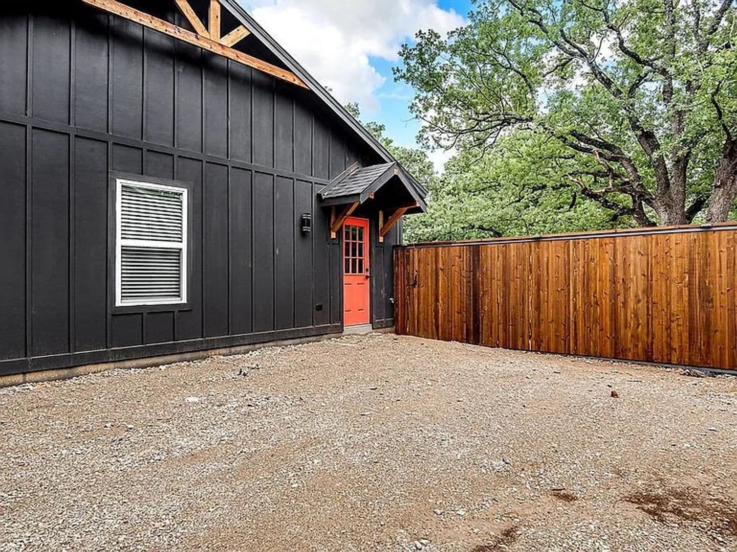90 Live Oak St 3 of 8