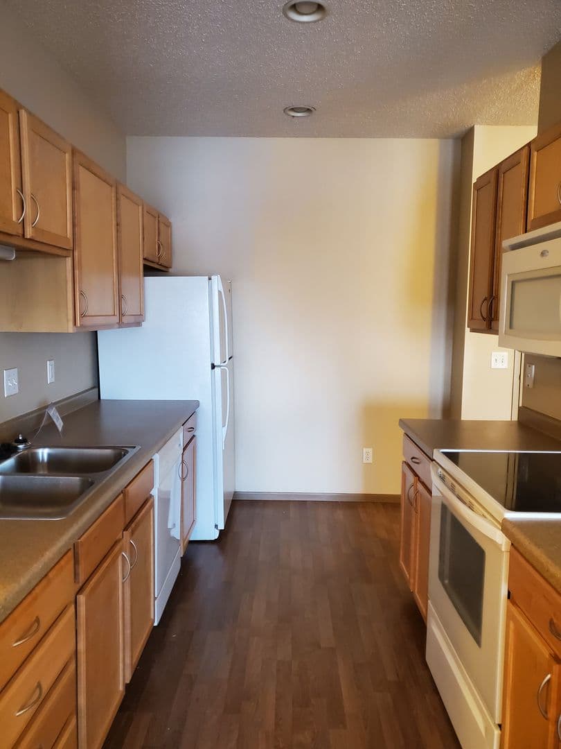 2 Bedroom - 2 Bathroom Apartment for Rent! 22 of 31