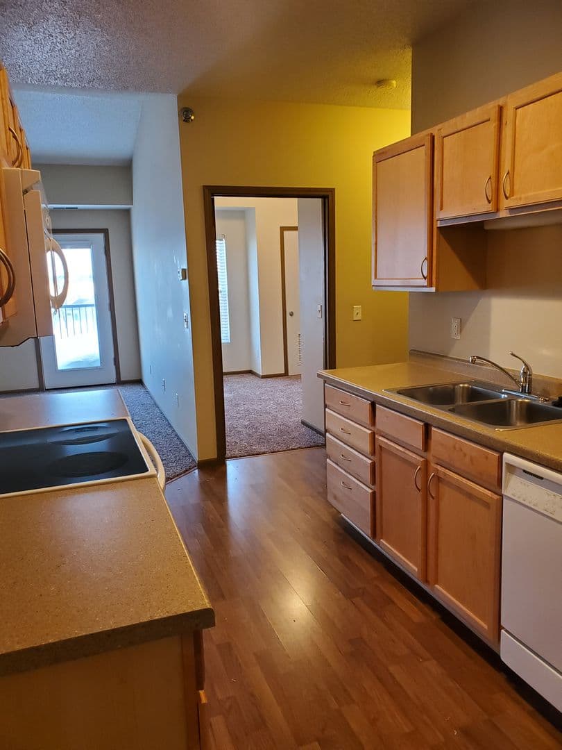 2 Bedroom - 2 Bathroom Apartment for Rent! 21 of 31