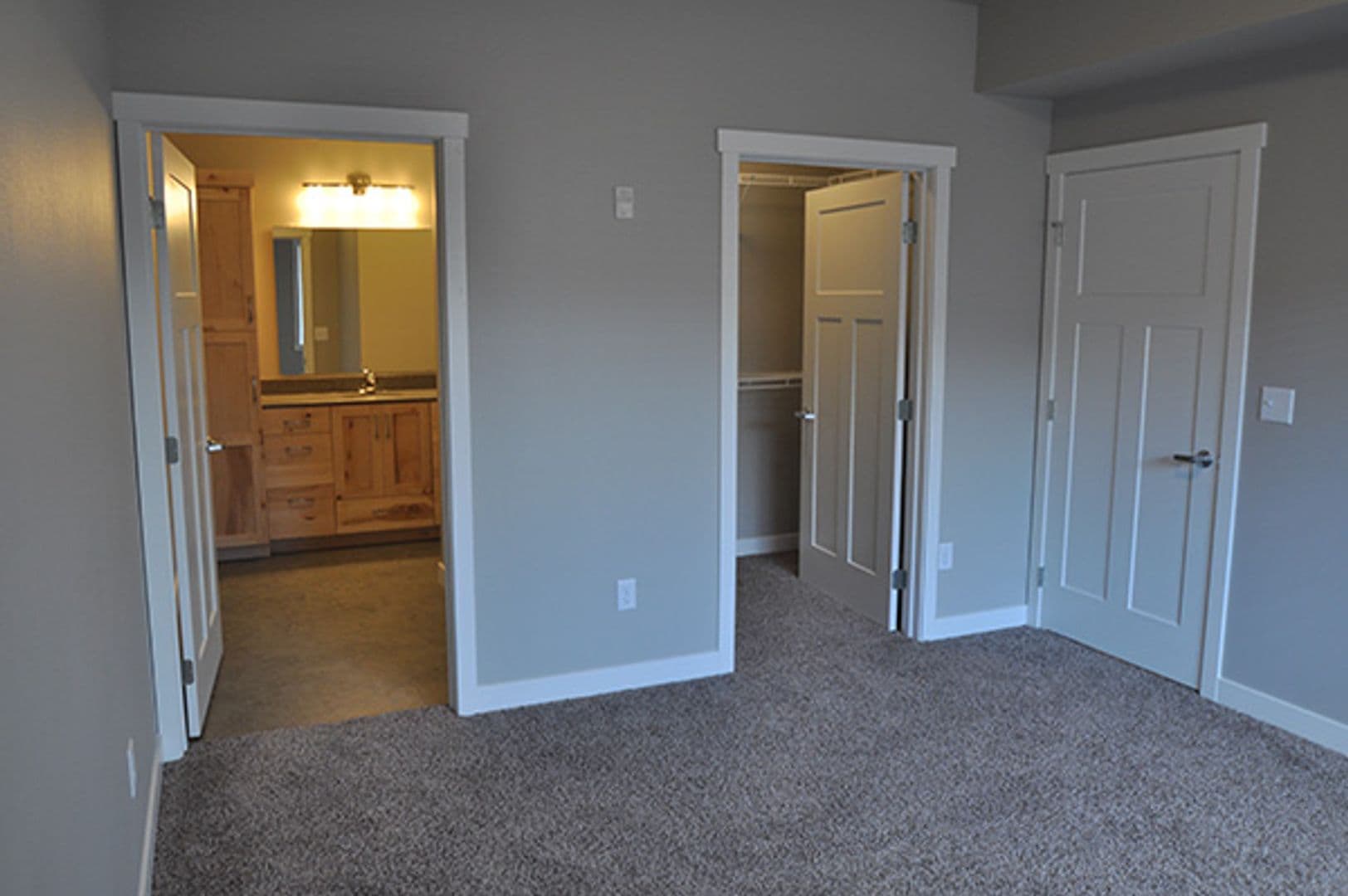 3 Bedroom - 2.5 Bathroom Apartment for Rent! 34 of 42