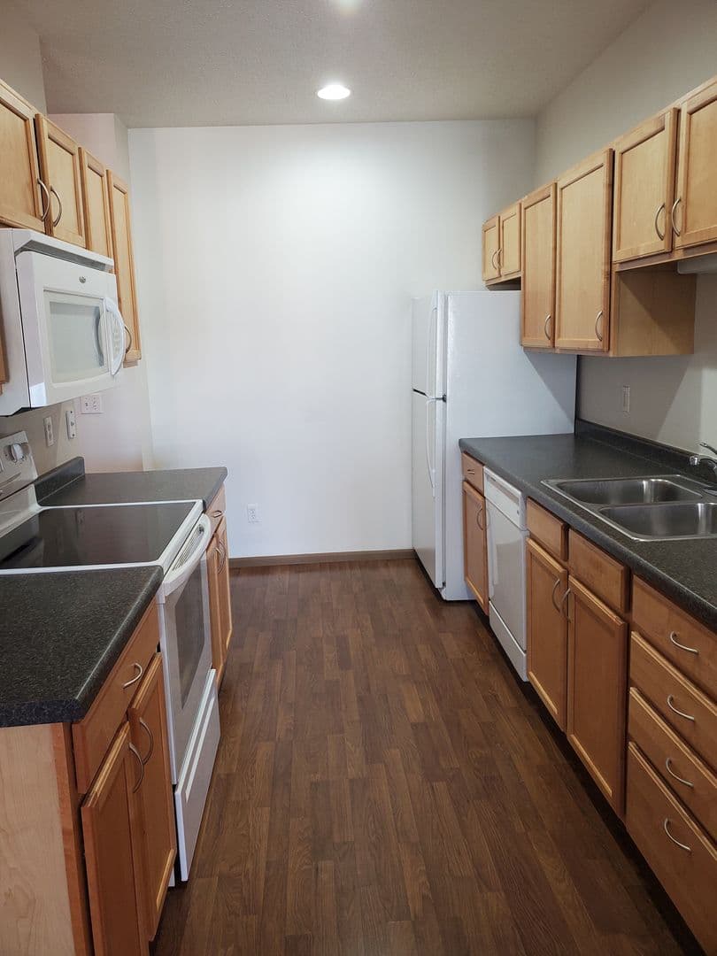 2 Bedroom - 2 Bathroom Apartment for Rent! 22 of 31