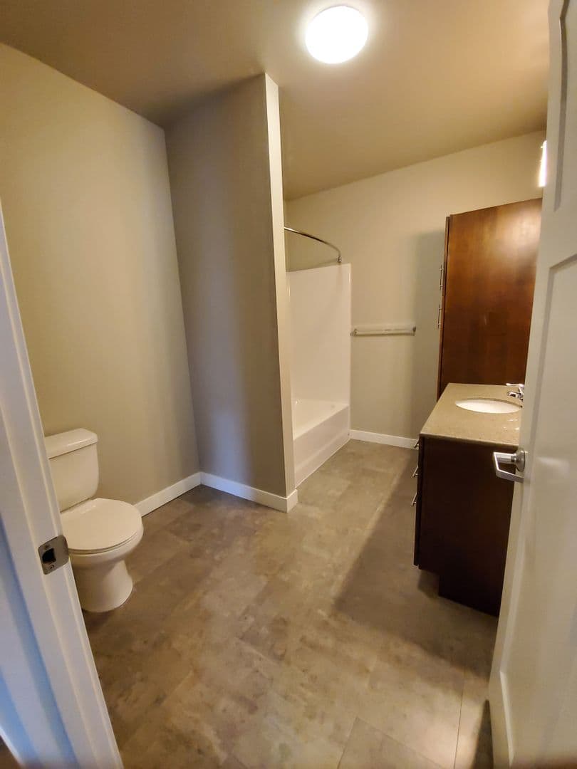 3 Bedroom - 2.5 Bathroom Apartment for Rent! 34 of 35