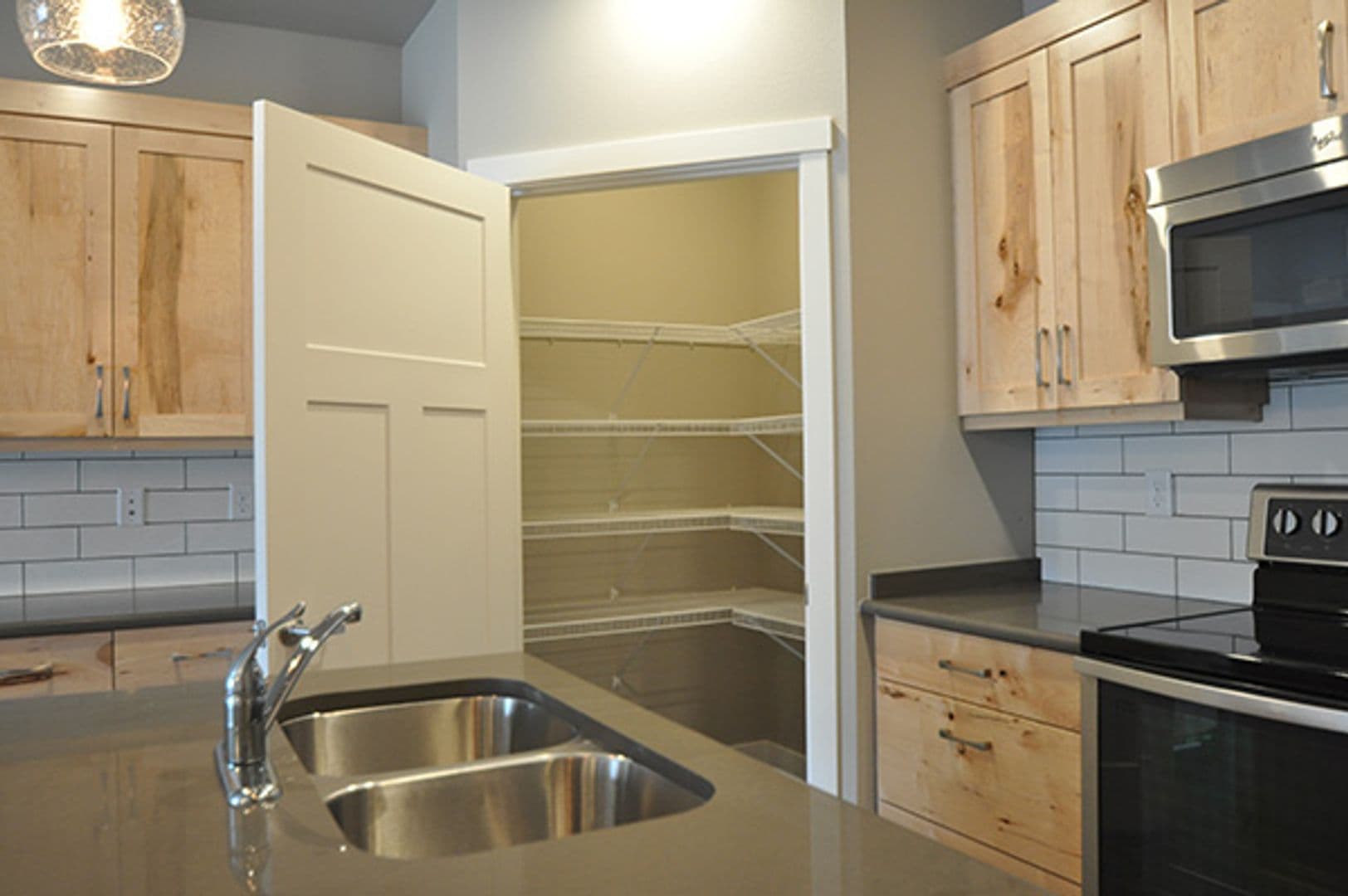 3 Bedroom - 2.5 Bathroom Apartment for Rent! 30 of 42