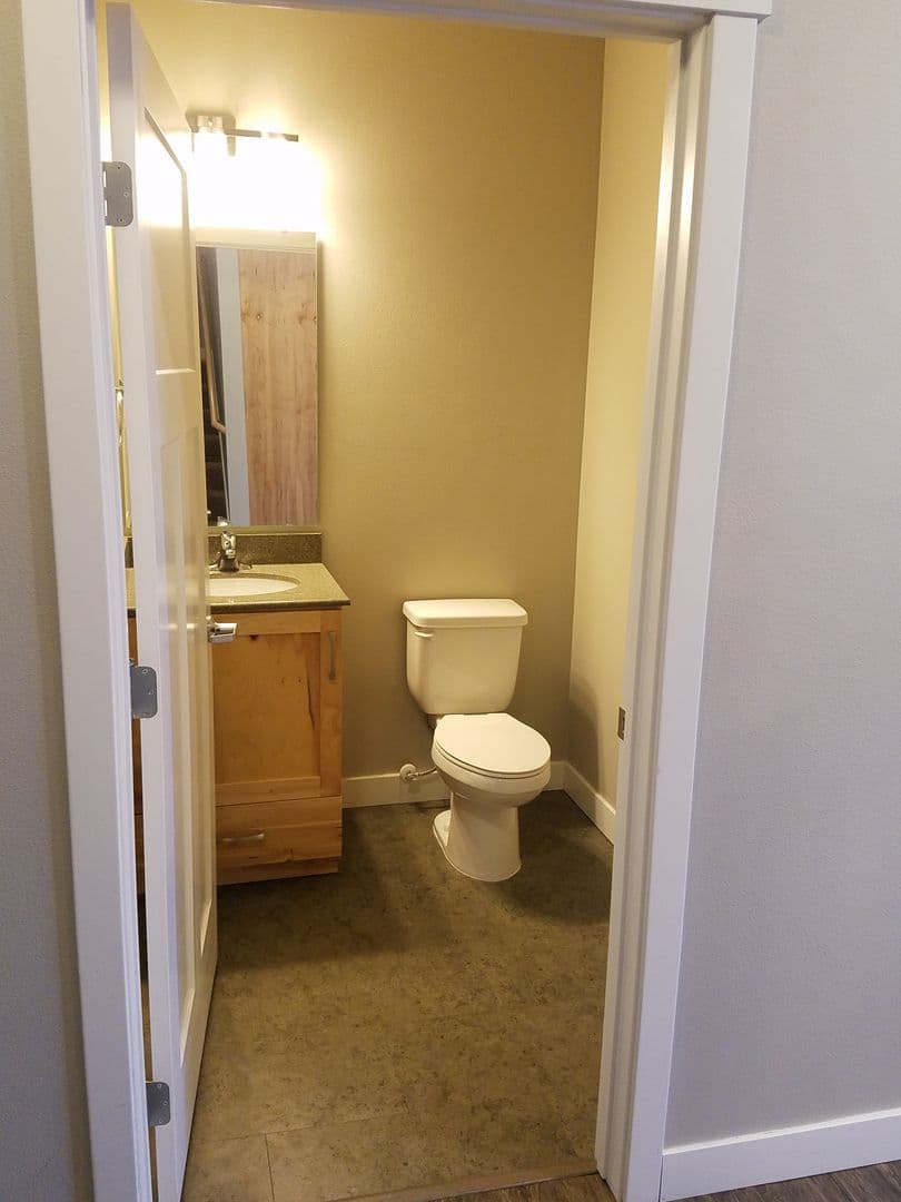3 Bedroom - 2.5 Bathroom Apartment for Rent! 32 of 49