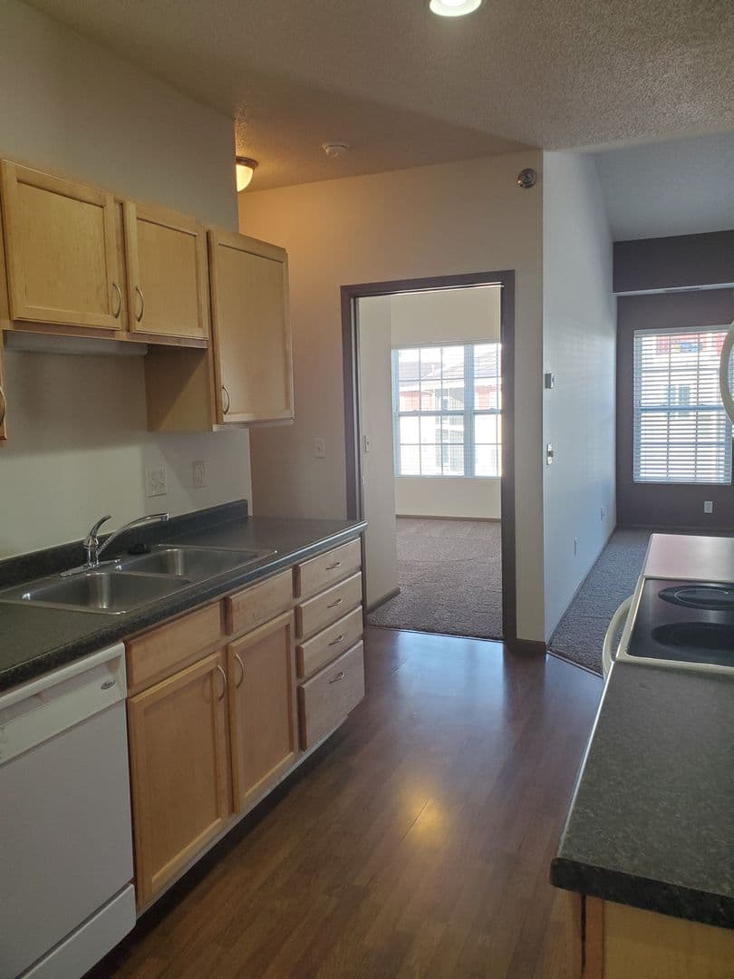 2 Bedroom - 2 Bathroom Apartment for Rent! 21 of 31