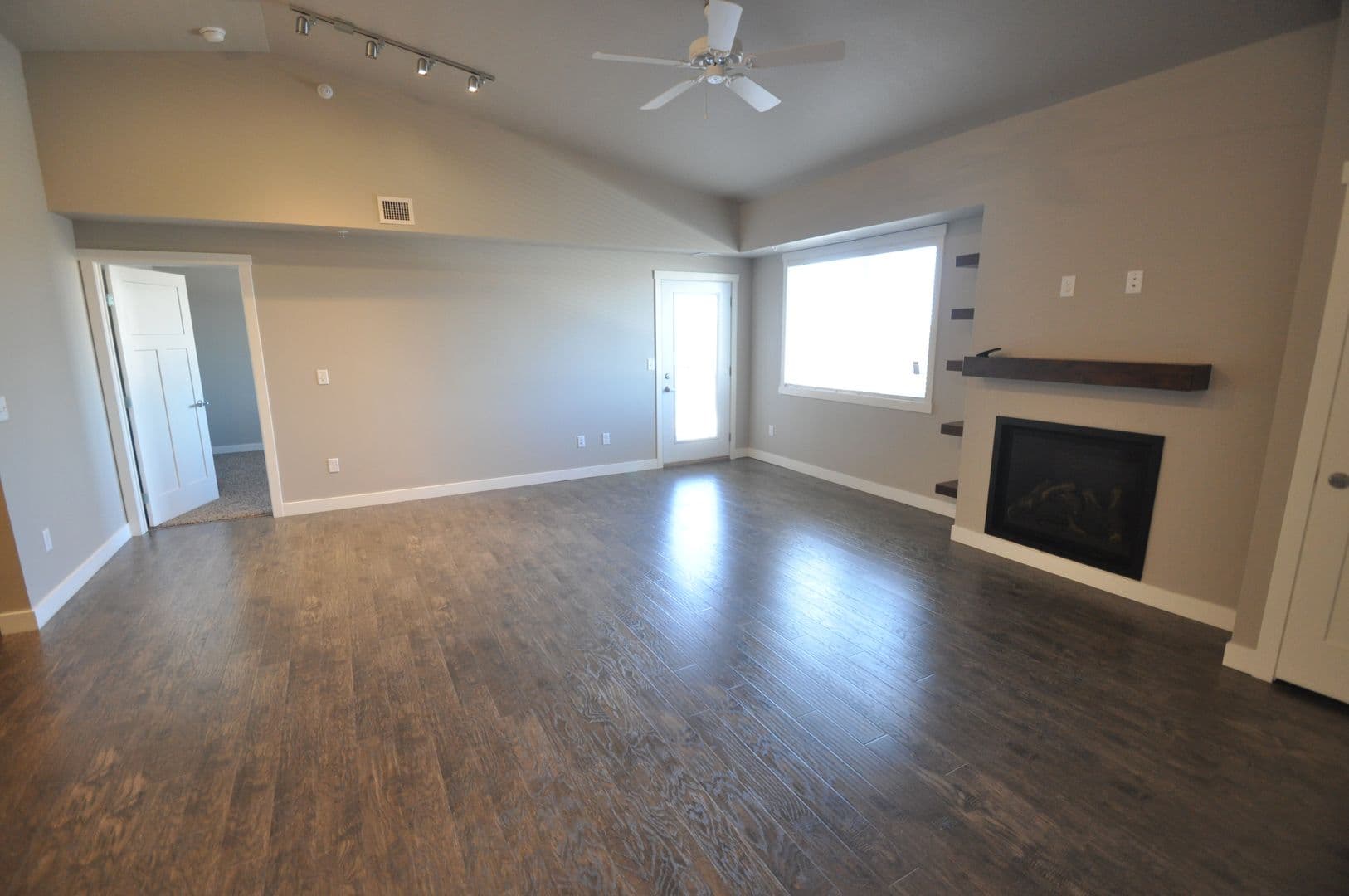 3 Bedroom - 2.5 Bathroom Apartment for Rent! 30 of 43
