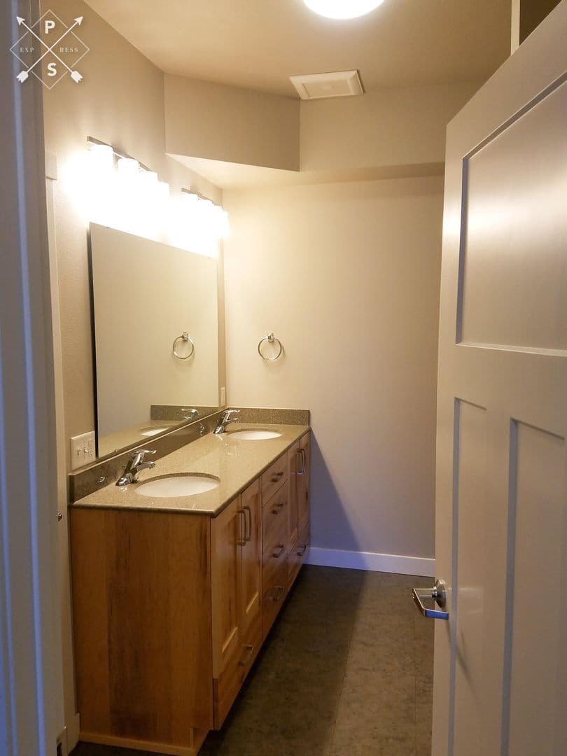 3 Bedroom - 2.5 Bathroom Apartment for Rent! 46 of 49