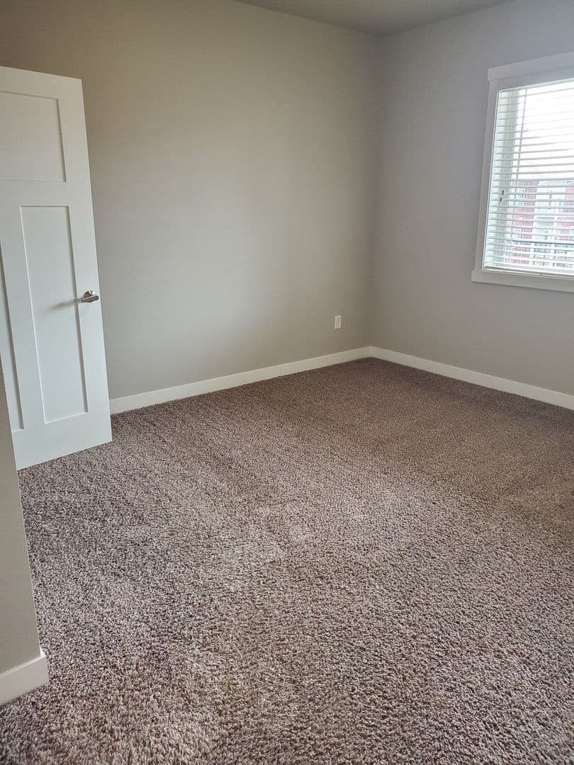 3 Bedroom - 2.5 Bathroom Apartment for Rent! 34 of 40