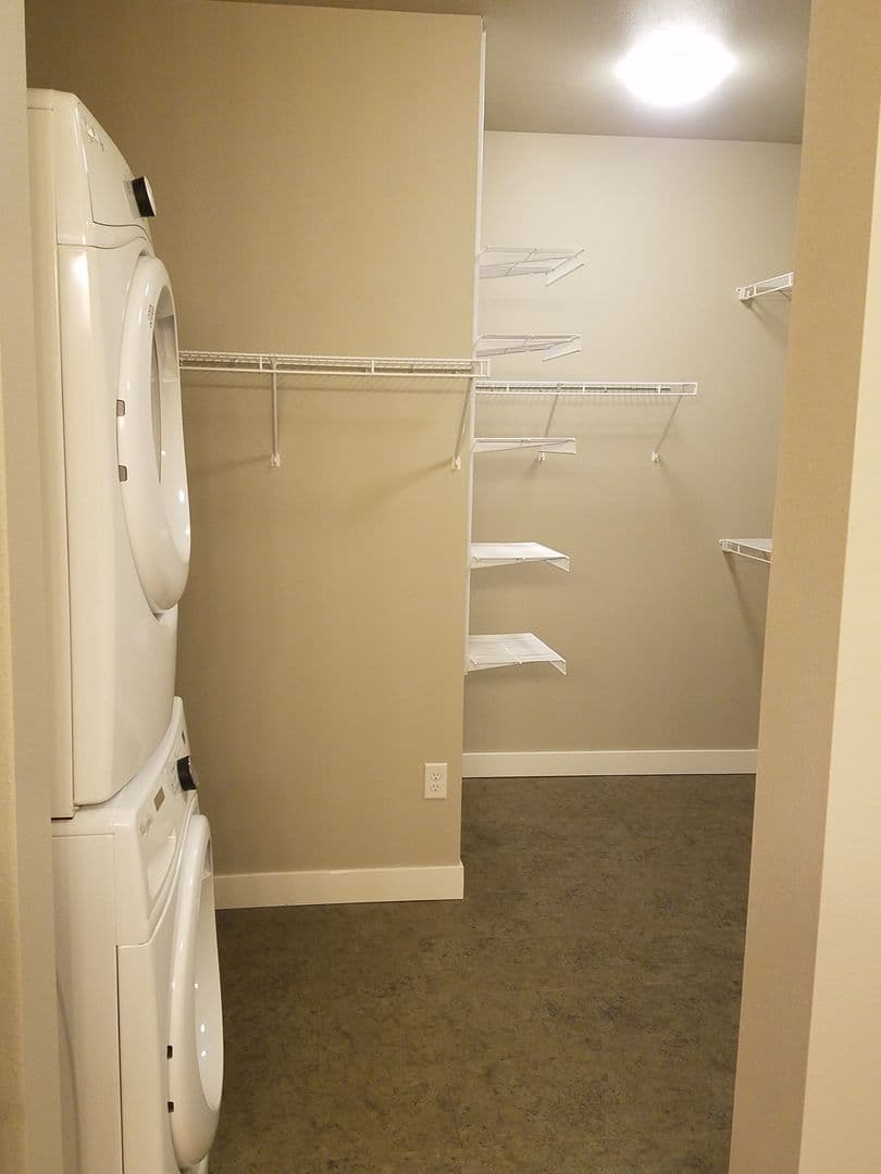 3 Bedroom - 2.5 Bathroom Apartment for Rent! 36 of 49