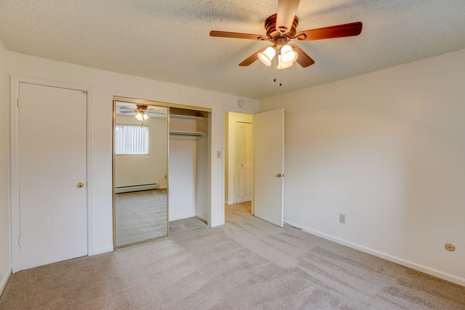 AC - Applewood Crest Townhomes &amp; Apartments 8 of 13
