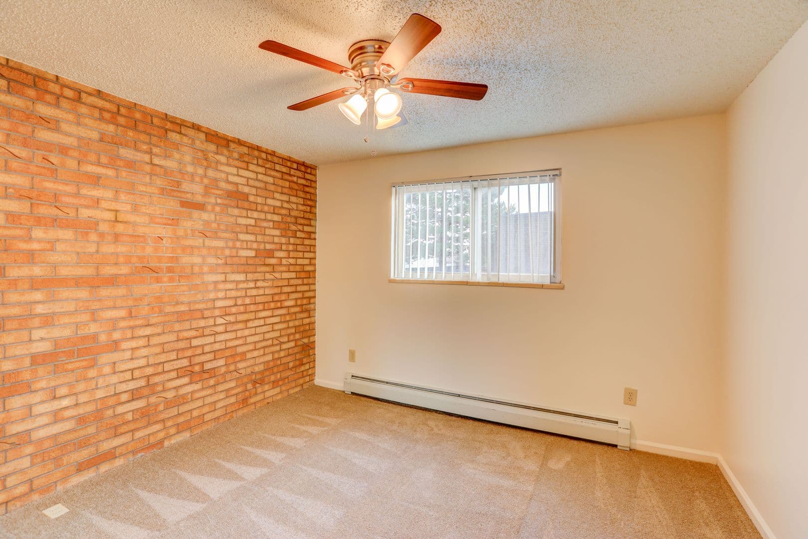 AC - Applewood Crest Townhomes &amp; Apartments 10 of 13