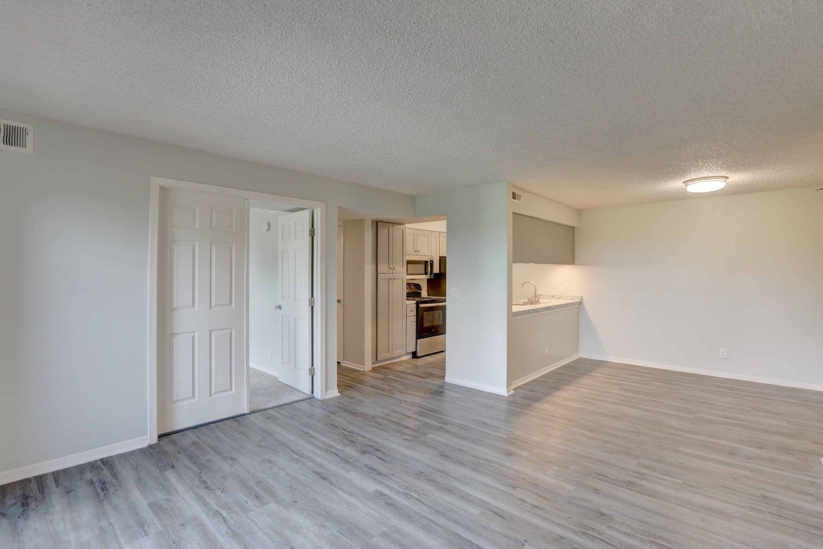 RR - Riva Ridge Apartments 7 of 18