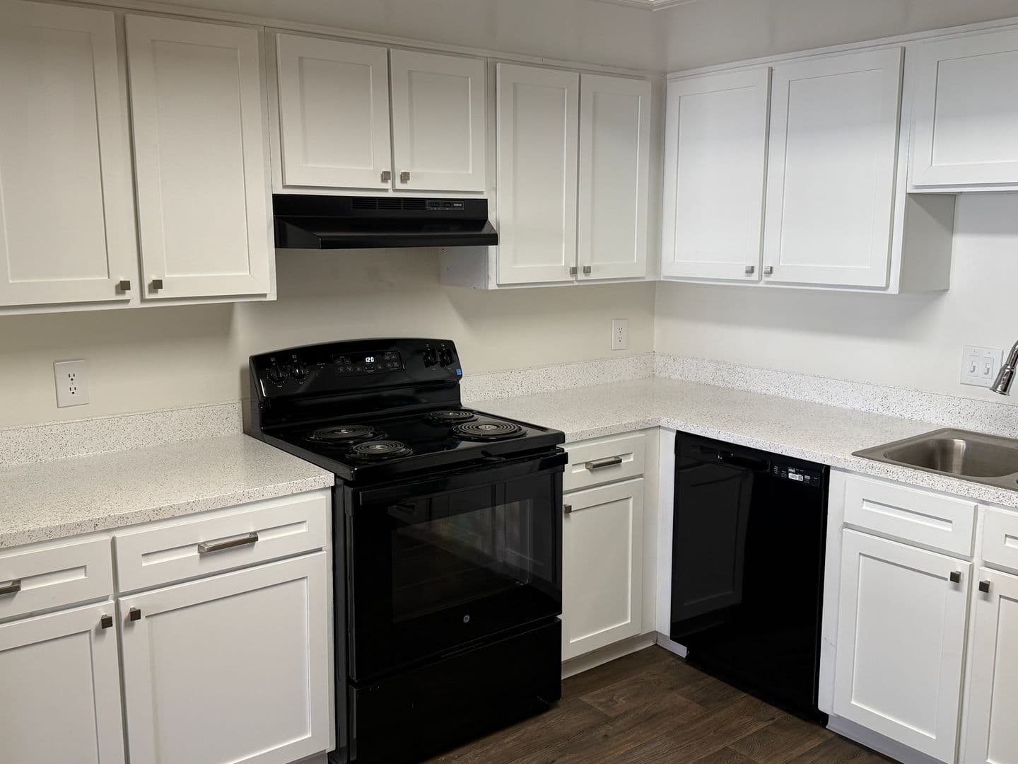 AC - Applewood Crest Townhomes & Apartments 1 of 12