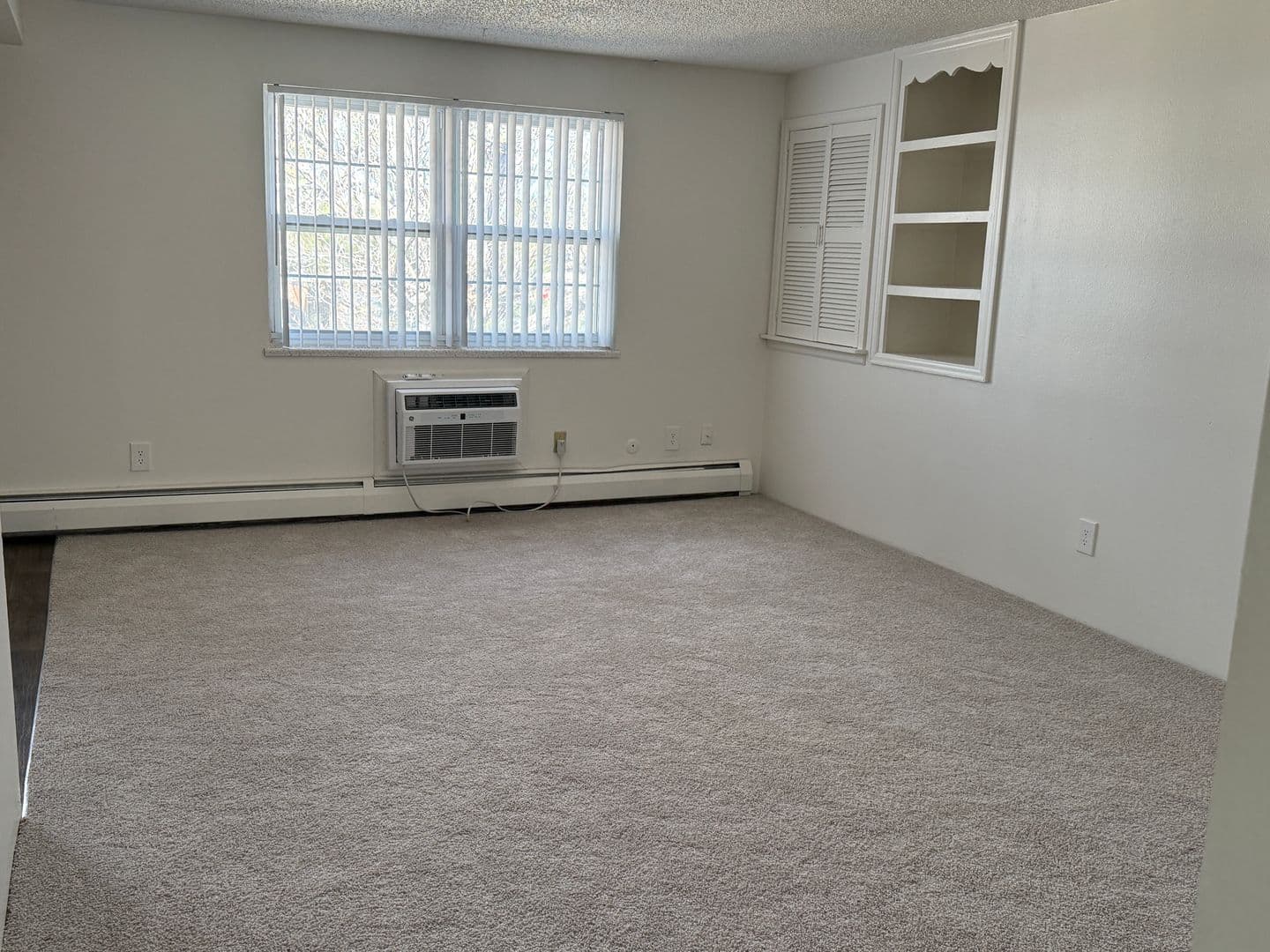 AC - Applewood Crest Townhomes &amp; Apartments 8 of 12
