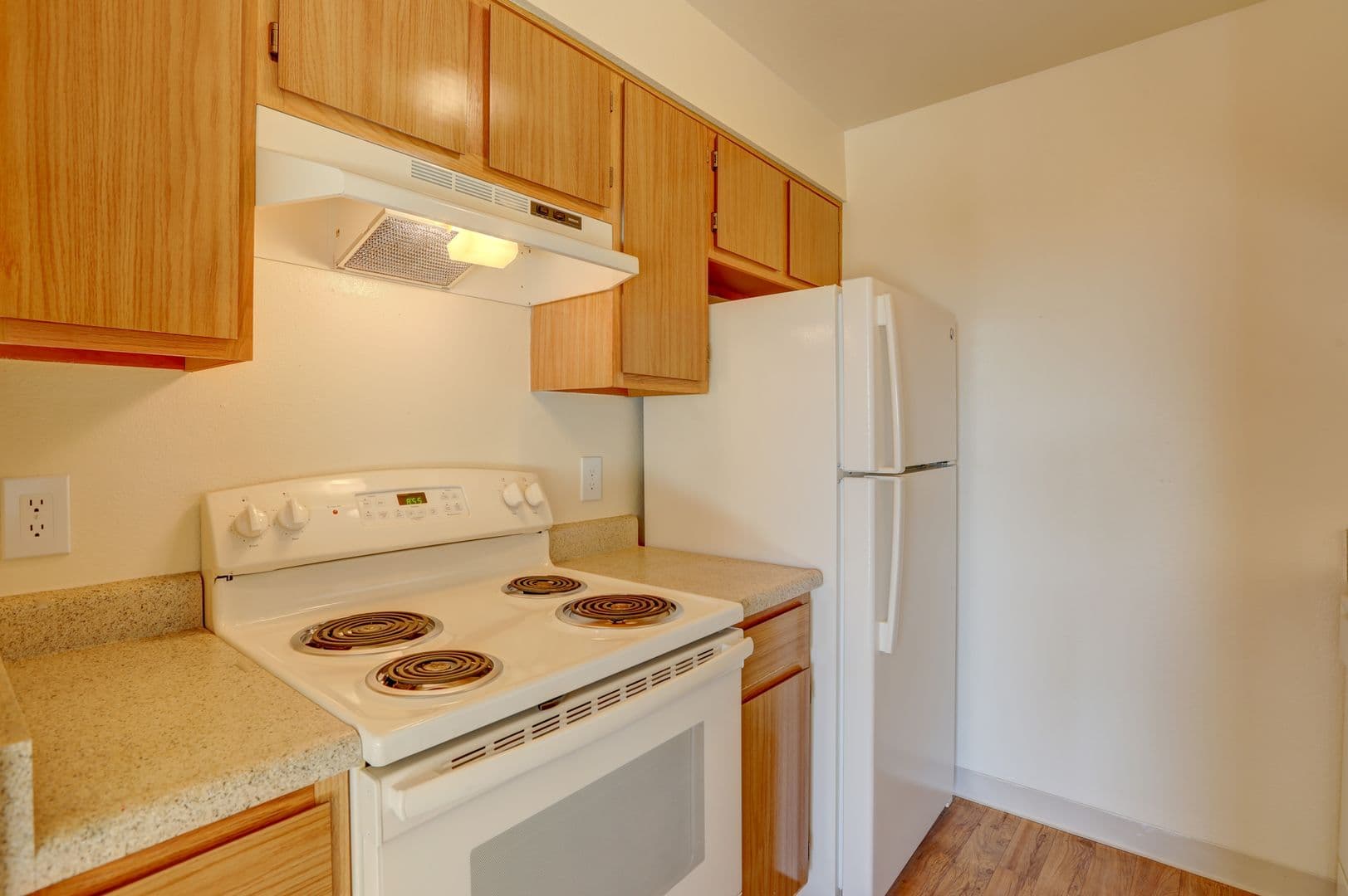 AML - Americana Lakewood Apartments 2 of 15
