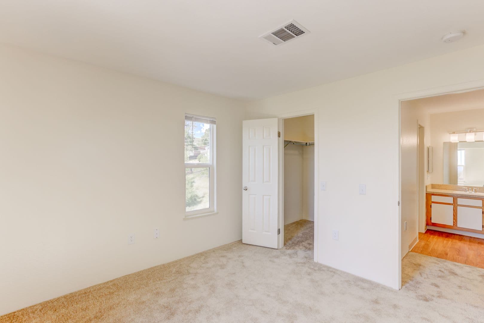 AML - Americana Lakewood Apartments 15 of 17