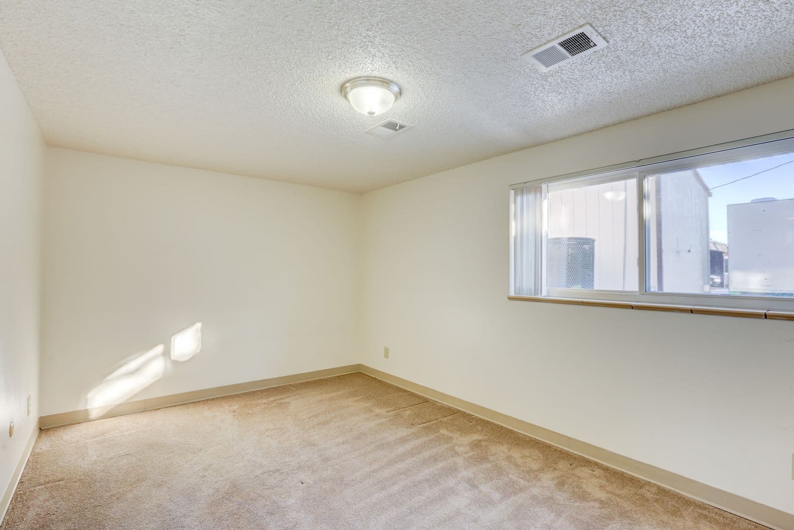 AC - Applewood Crest Townhomes &amp; Apartments 7 of 11