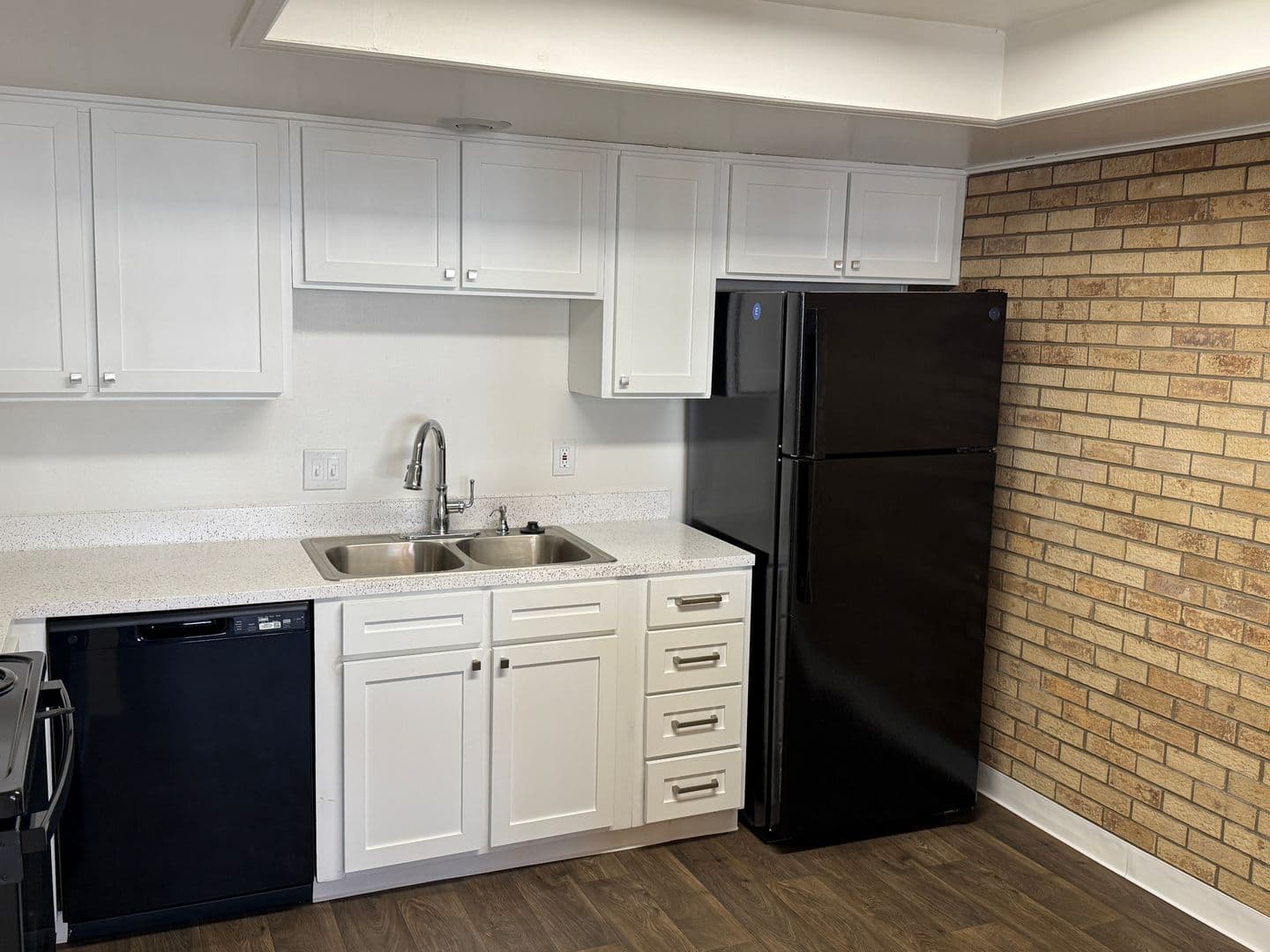 AC - Applewood Crest Townhomes &amp; Apartments 2 of 12