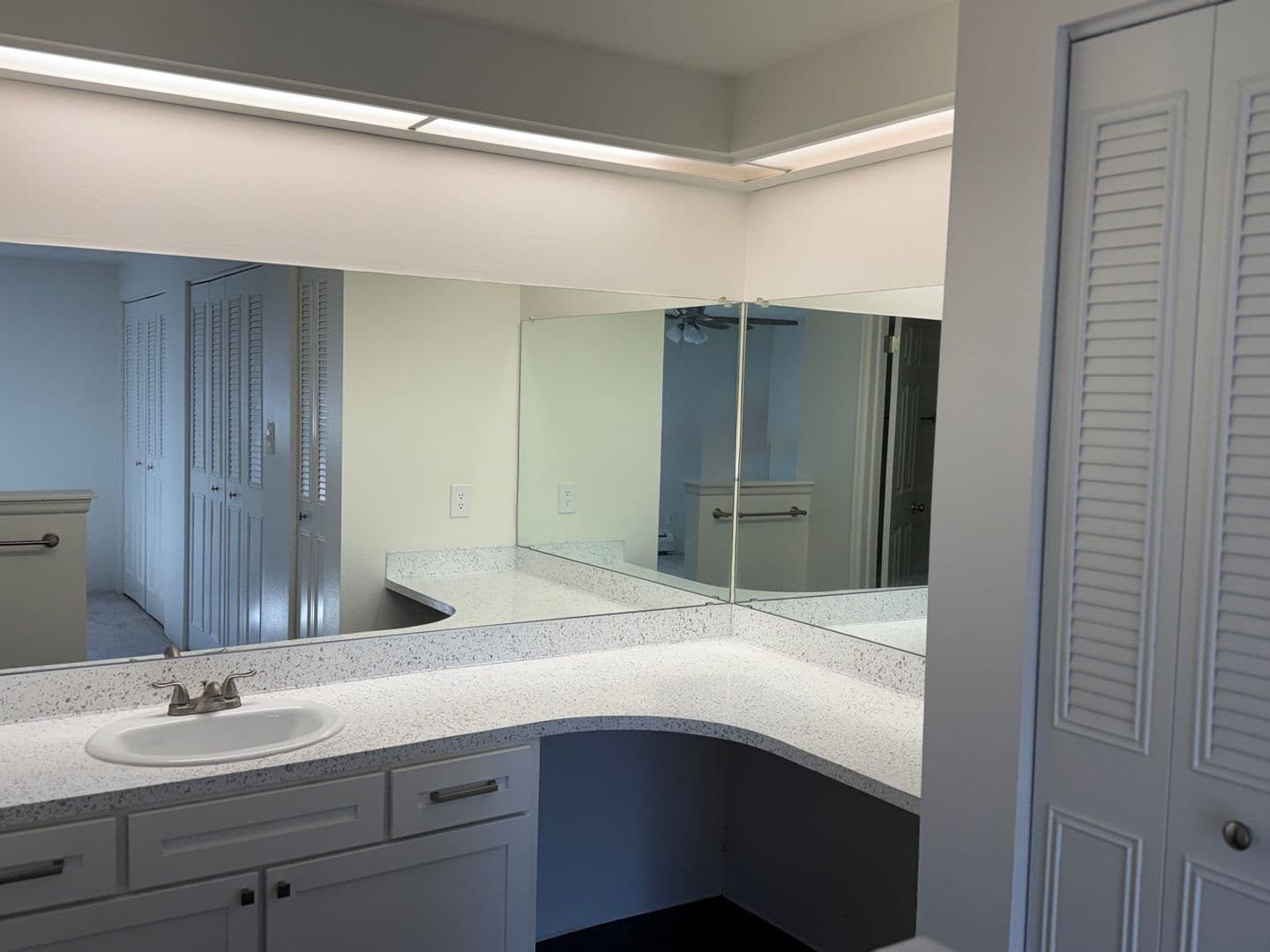 AC - Applewood Crest Townhomes &amp; Apartments 10 of 12
