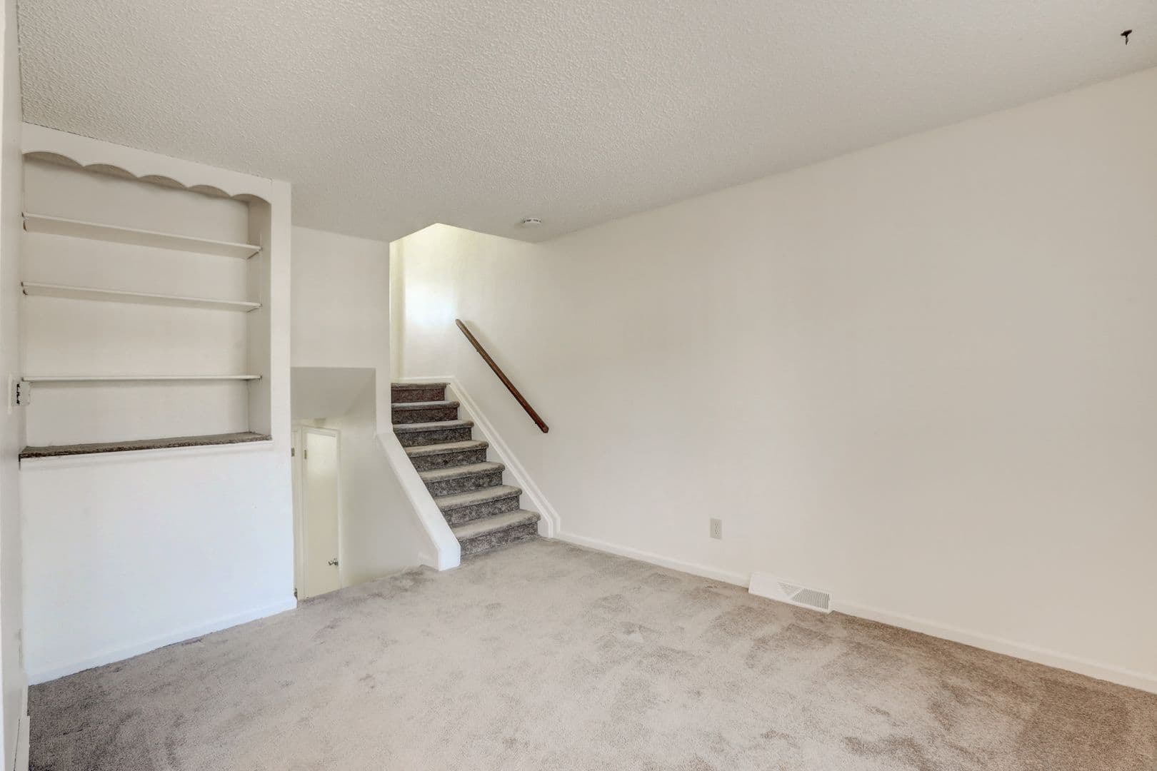 AC - Applewood Crest Townhomes &amp; Apartments 4 of 11