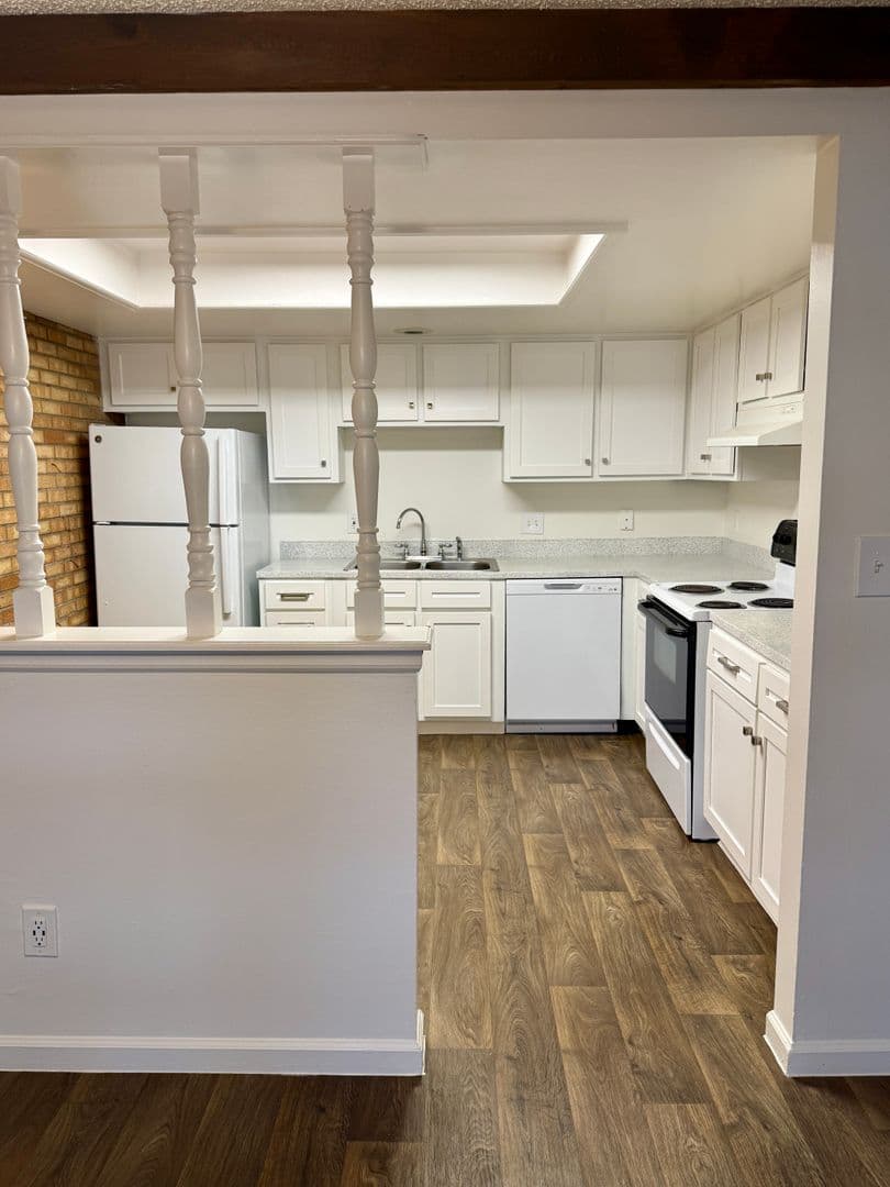 AC - Applewood Crest Townhomes & Apartments 1 of 13