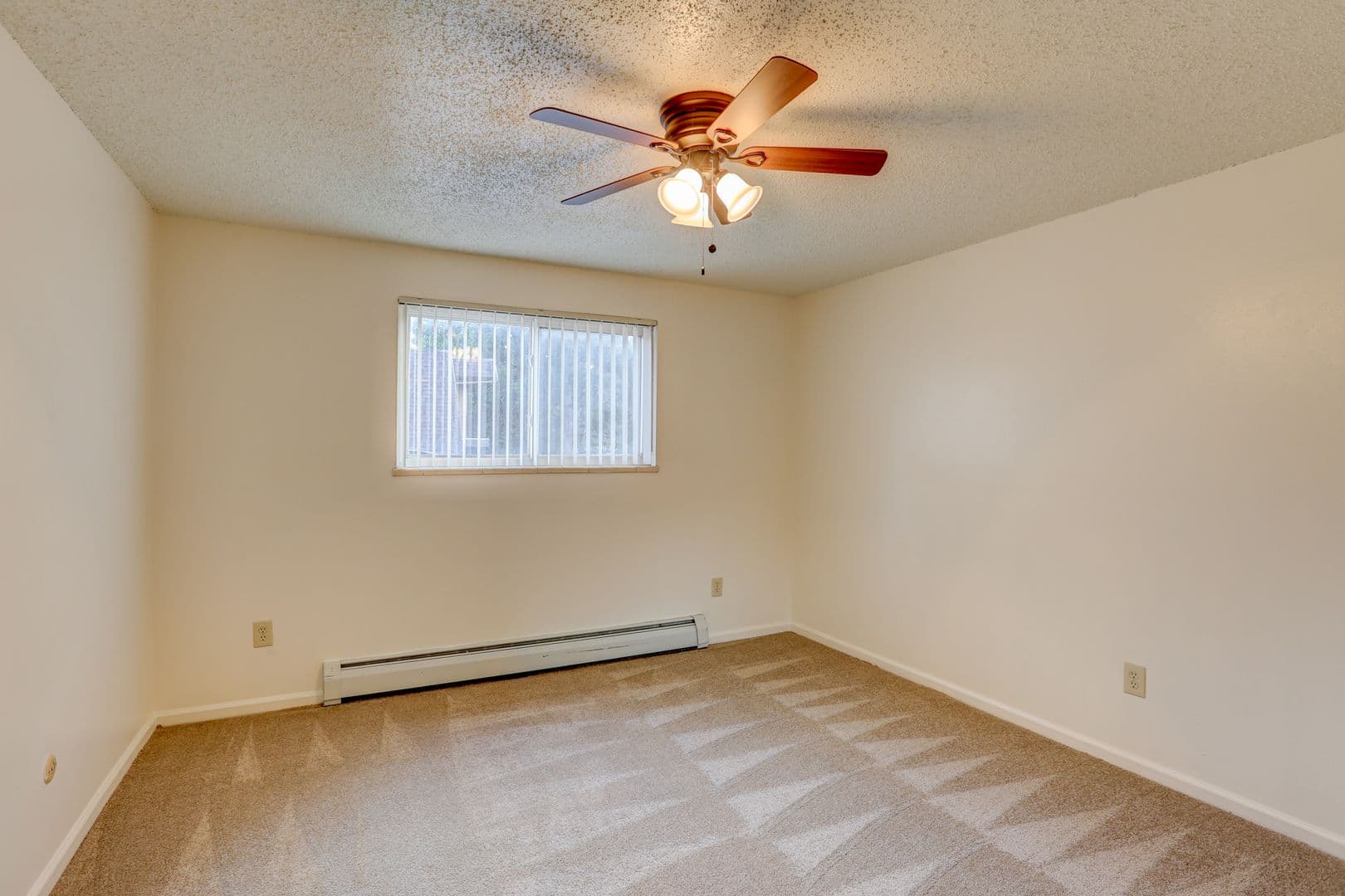 AC - Applewood Crest Townhomes &amp; Apartments 7 of 13