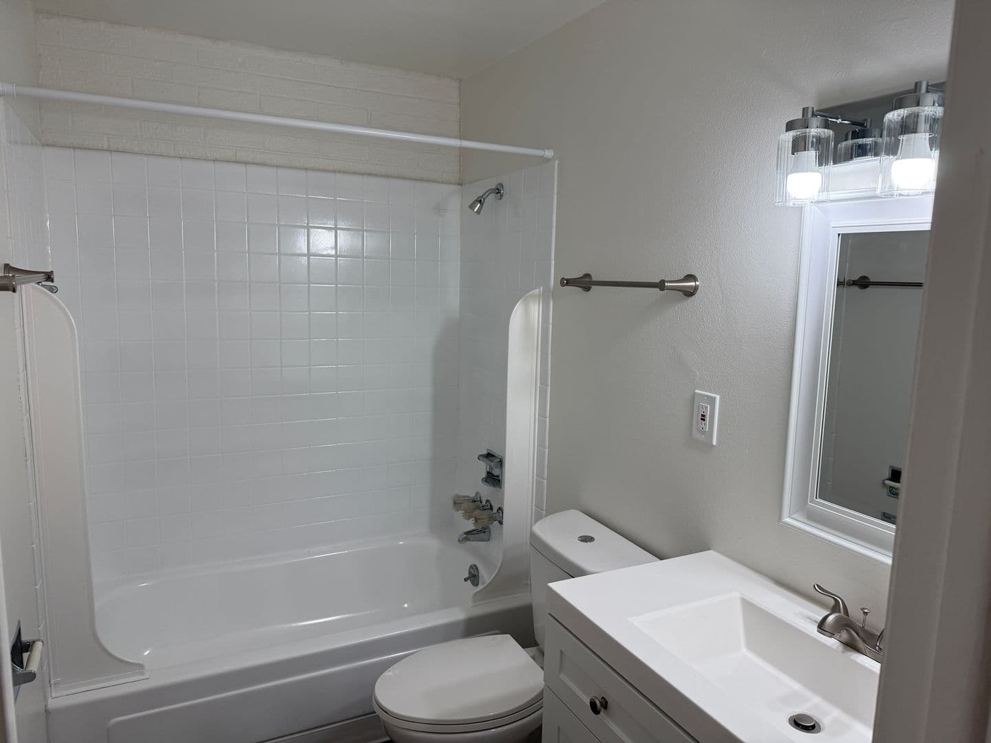 AC - Applewood Crest Townhomes &amp; Apartments 11 of 12