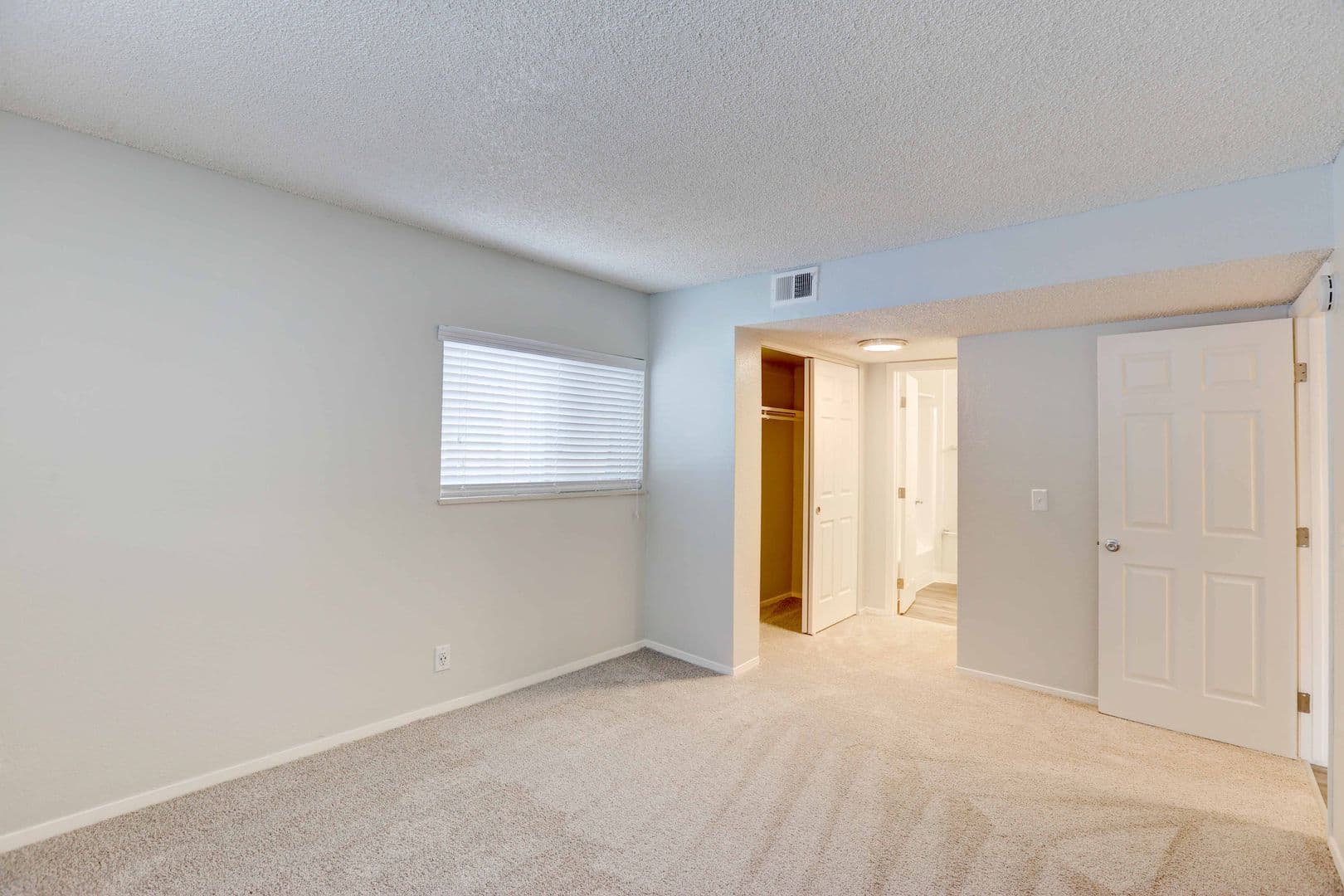 RR - Riva Ridge Apartments 7 of 10