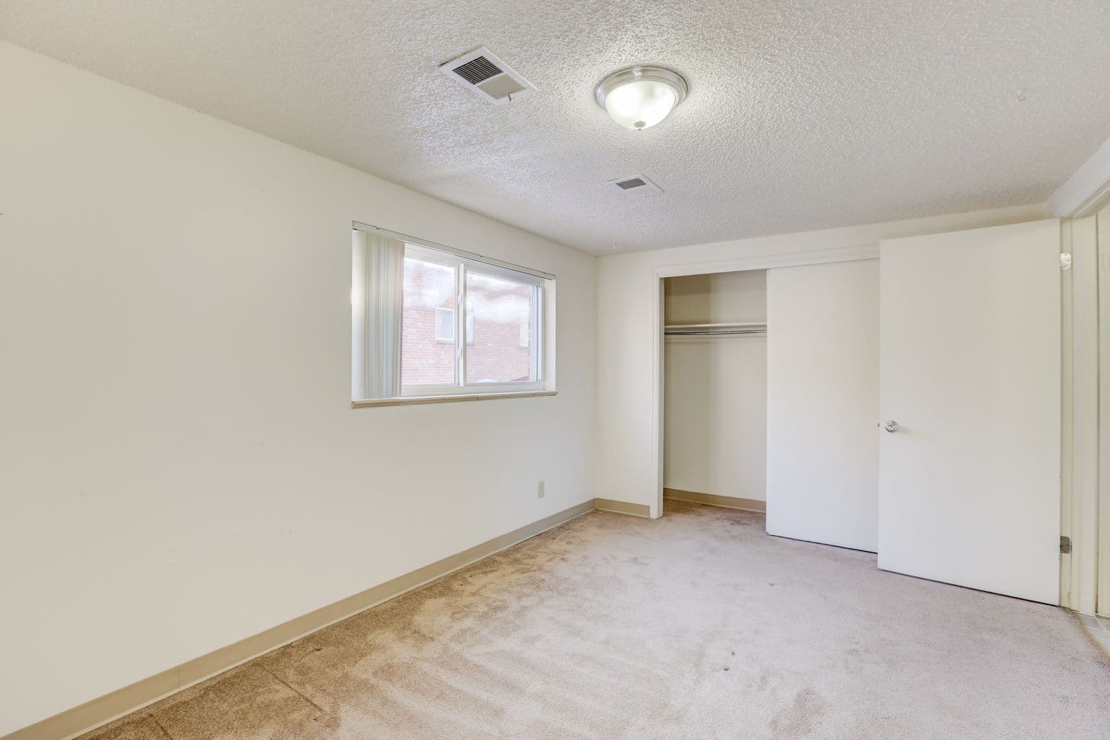 AC - Applewood Crest Townhomes &amp; Apartments 8 of 11