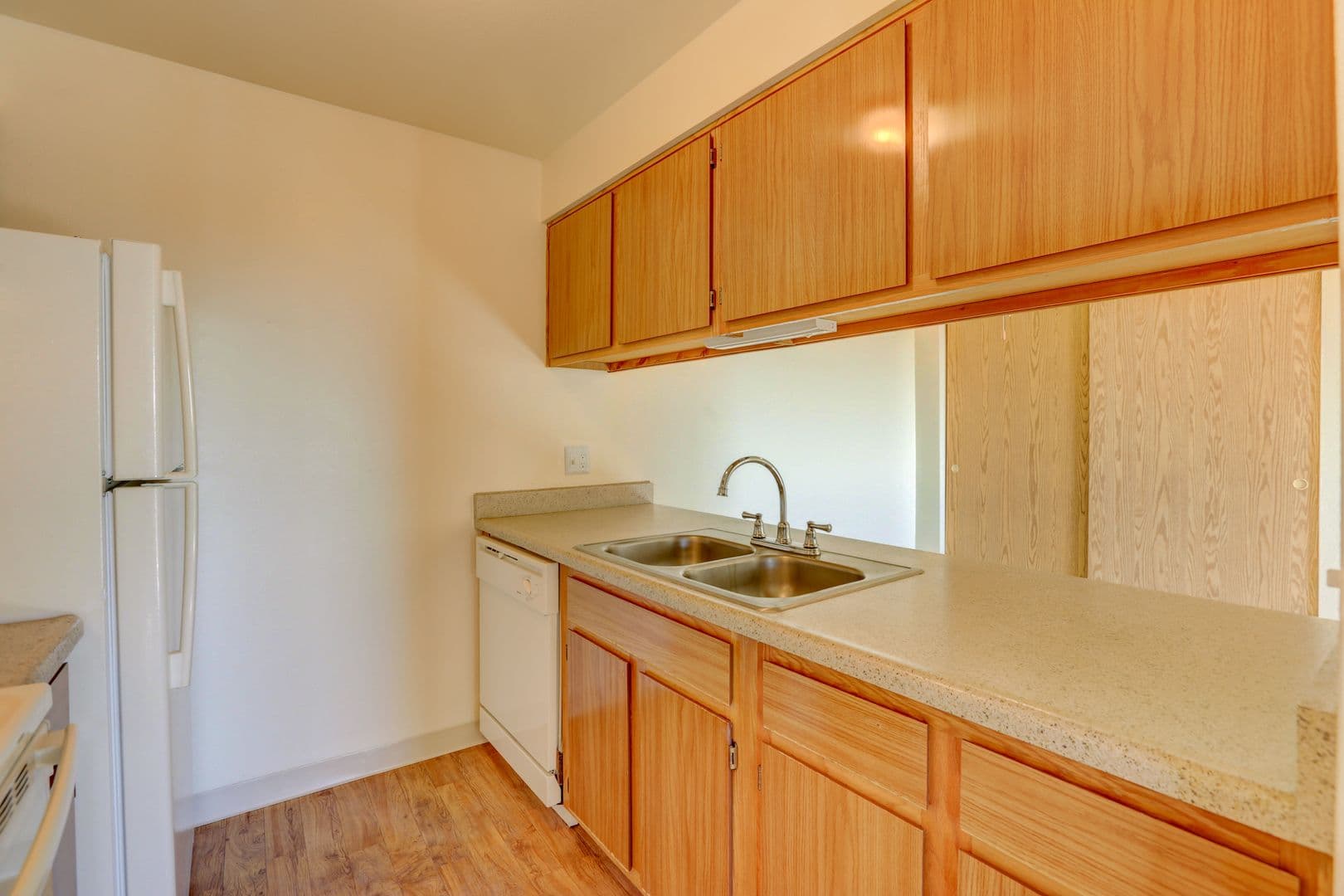 AML - Americana Lakewood Apartments 3 of 15