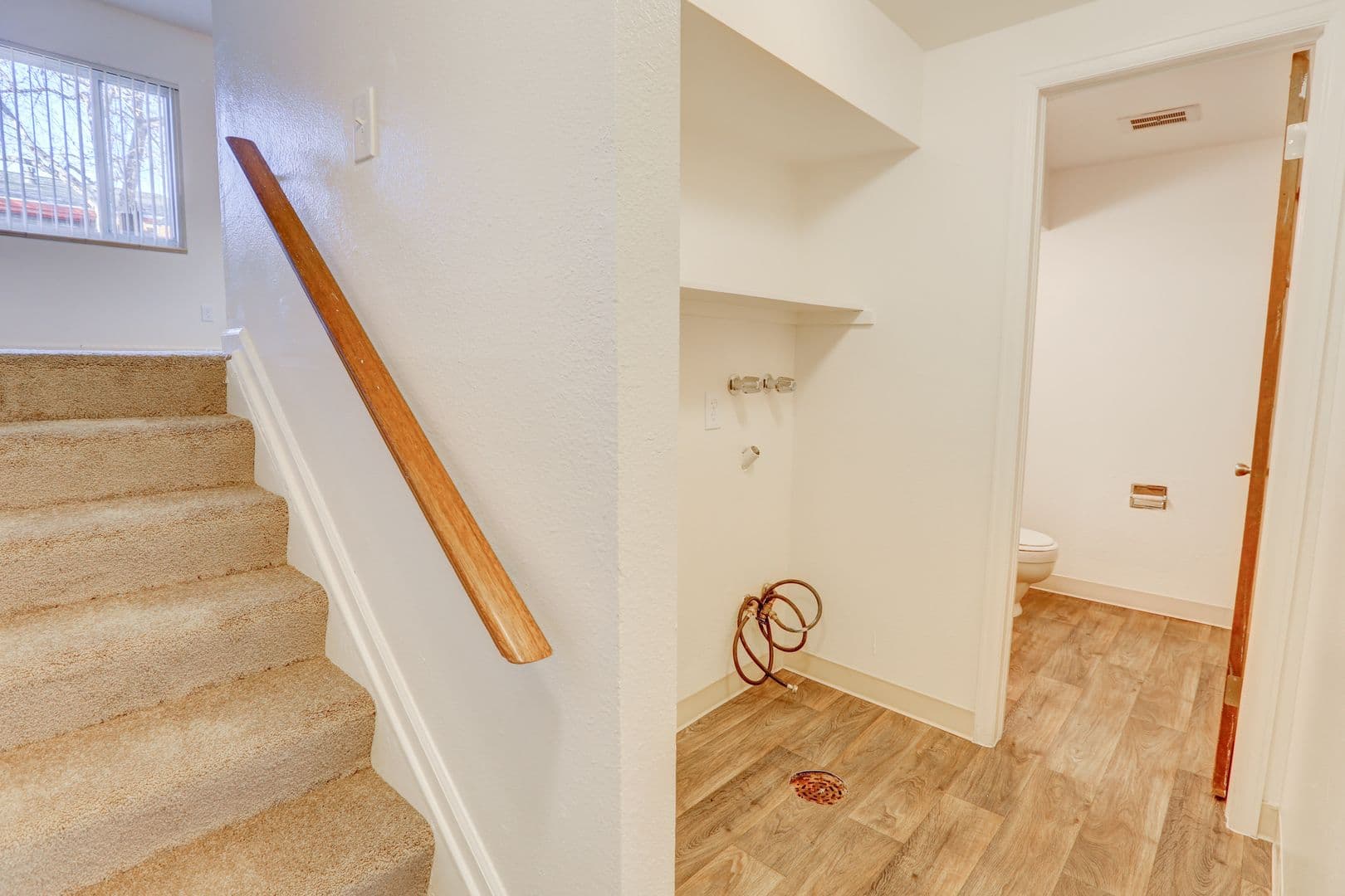 AC - Applewood Crest Townhomes &amp; Apartments 5 of 11